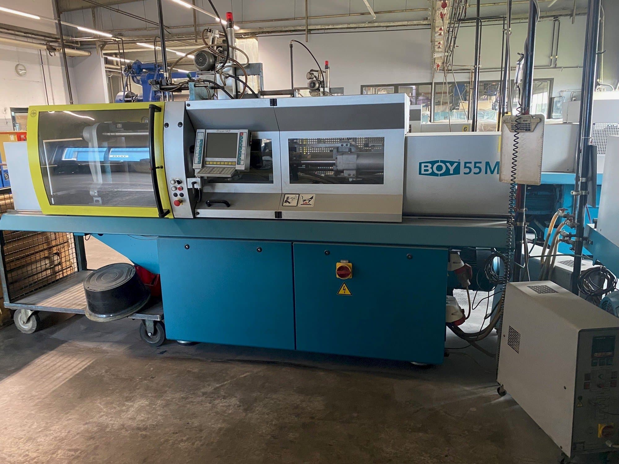 Vista frontal de la máquina BOY 55 M
