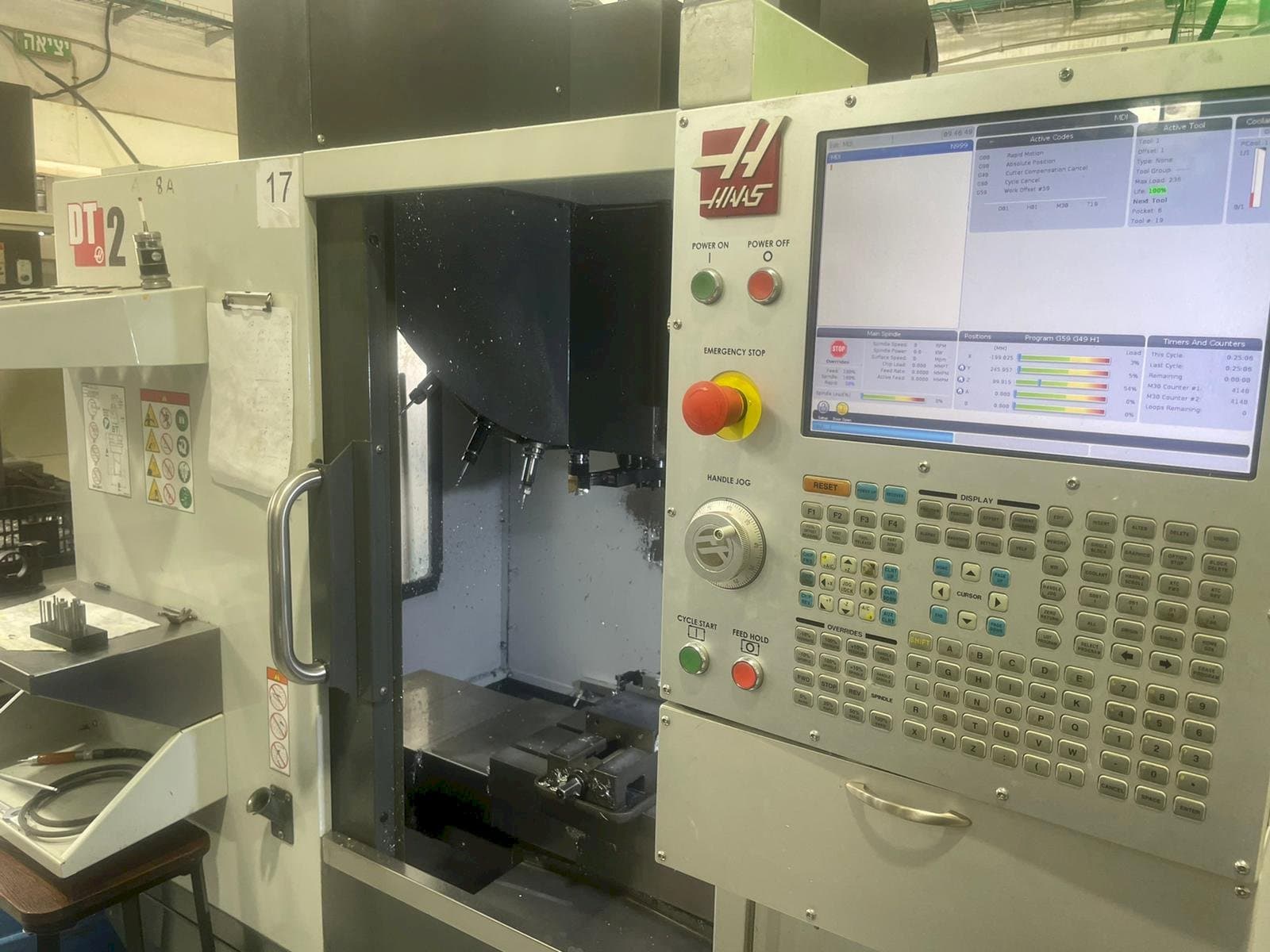 Vista frontal de la máquina HAAS DT-2