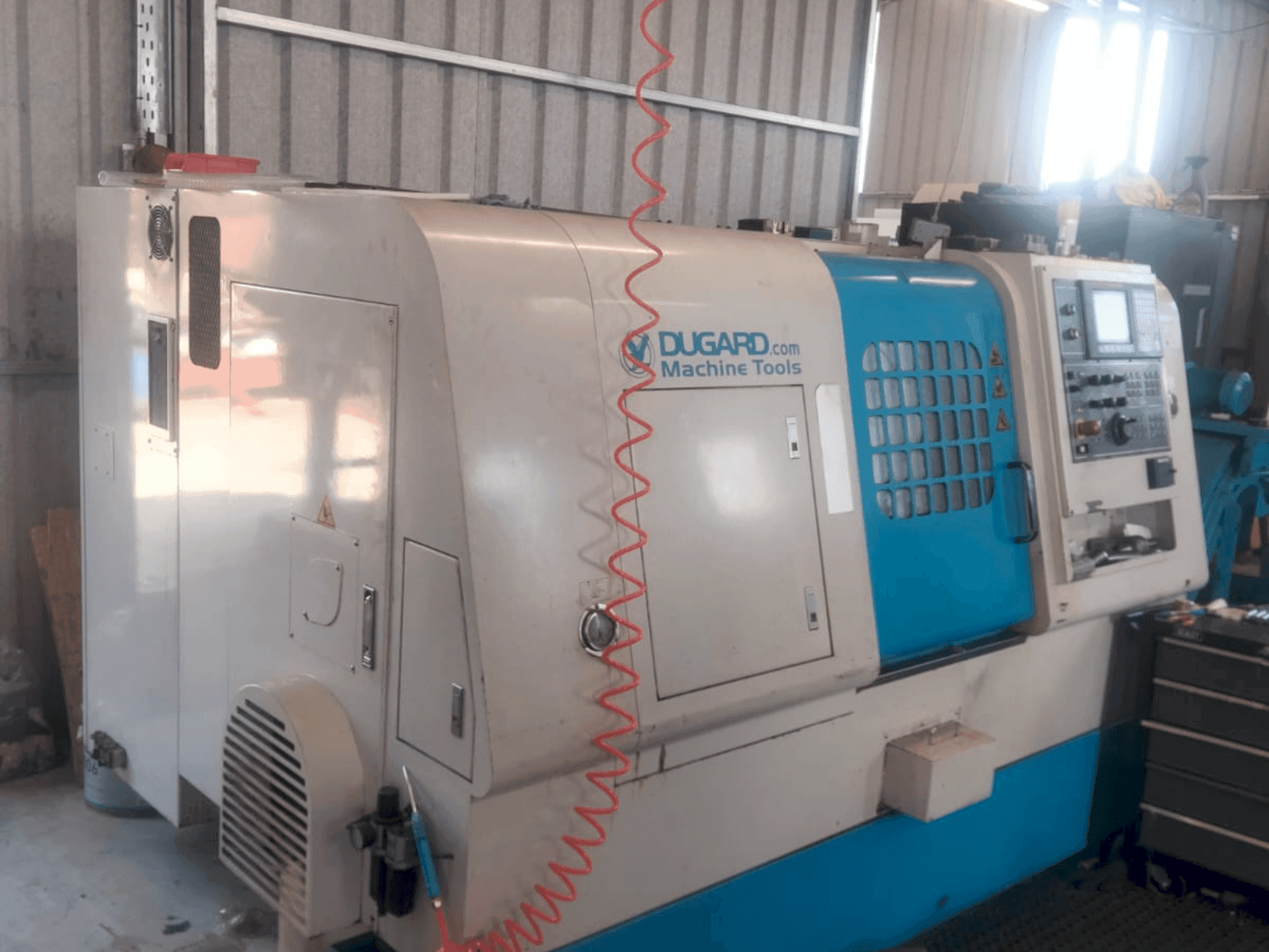 Vista frontal de la máquina Dugard									 Eagle 200