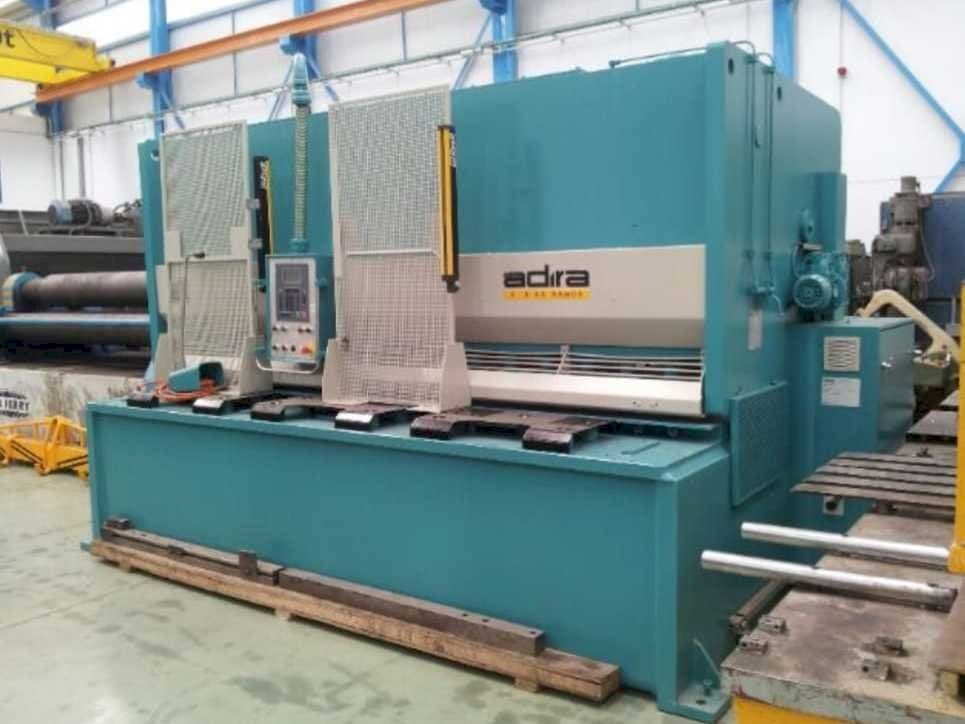 Vista frontal de la máquina ADIRA GVX 2030