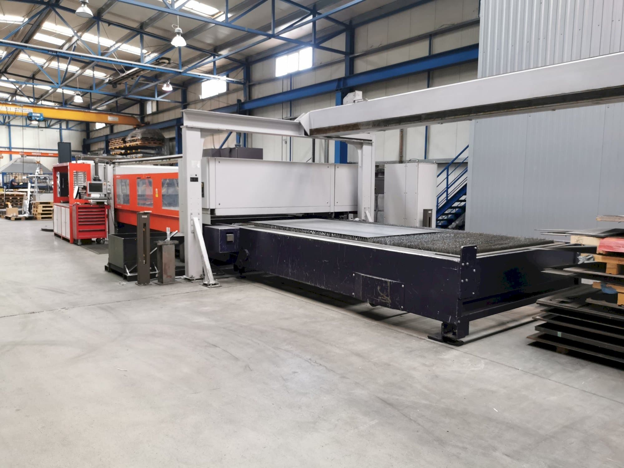 Vista frontal de la máquina Bystronic Bystar 4020