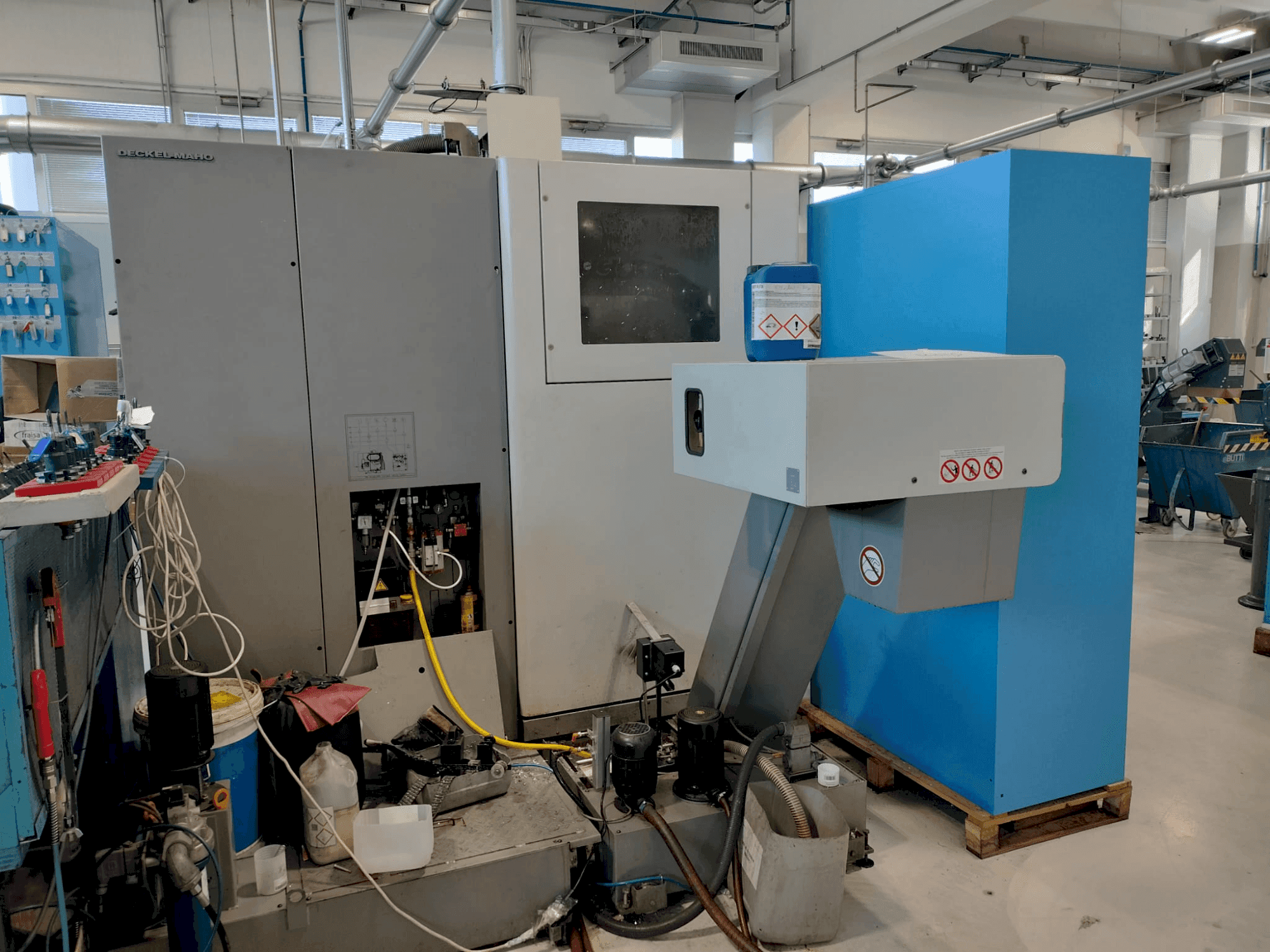 Vista frontal de la máquina DMG DECKEL MAHO DMC 635V