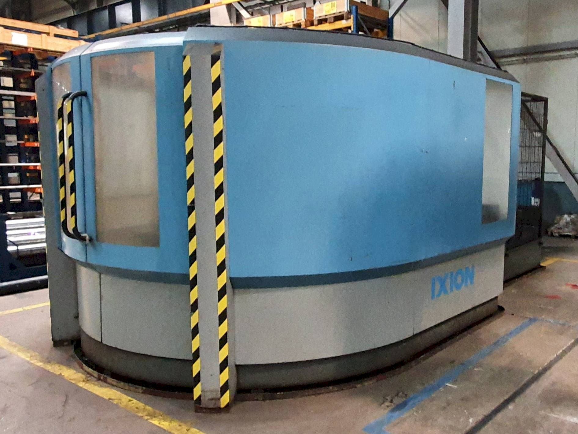 Vista frontal de la máquina IXION TL1004