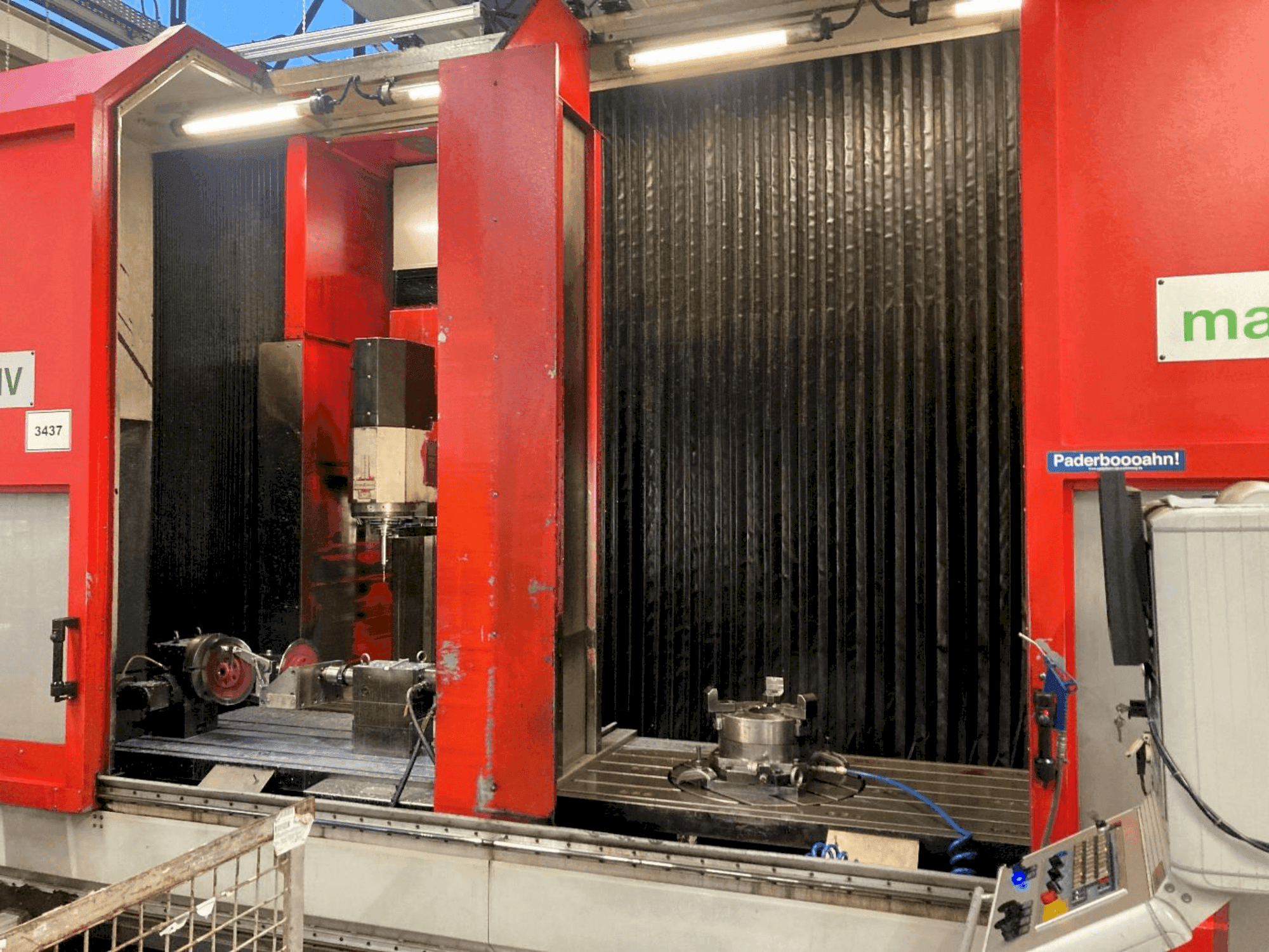 Vista frontal de la máquina Matec 30 HV