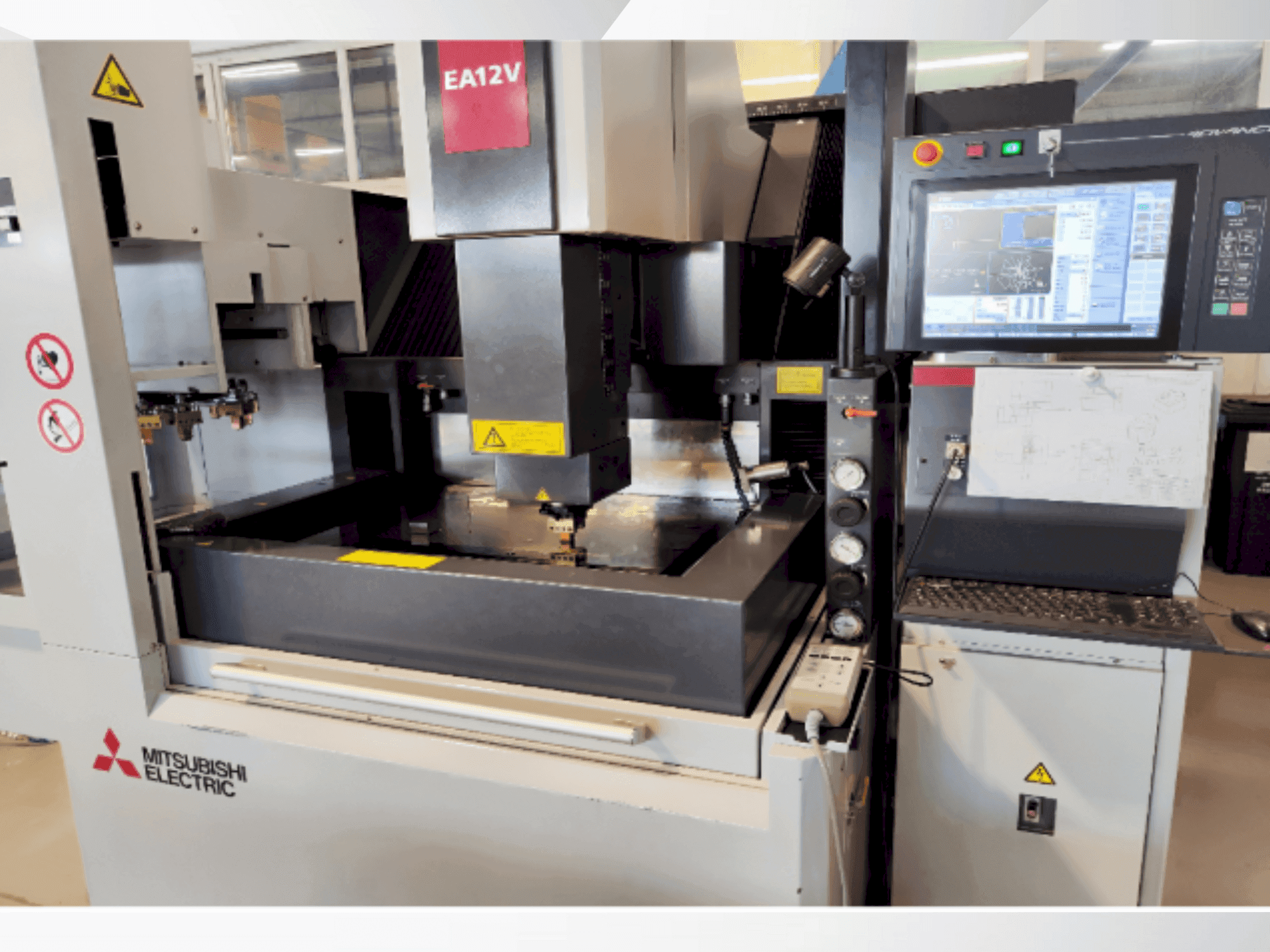 Vista frontal de la máquina Mitsubishi EA12VM ADVANCE