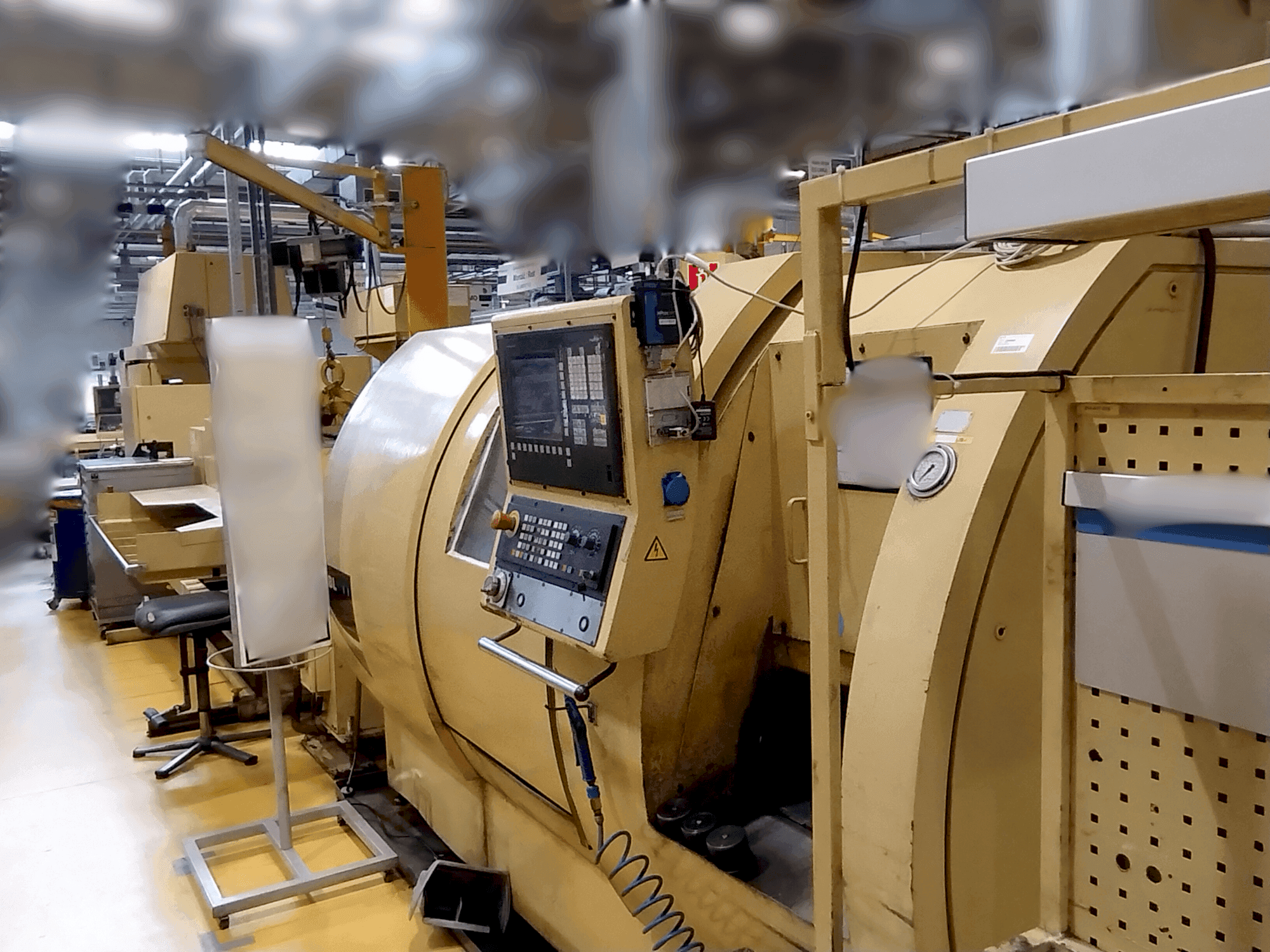 Vista frontal de la máquina TRENS SBL 500 CNC