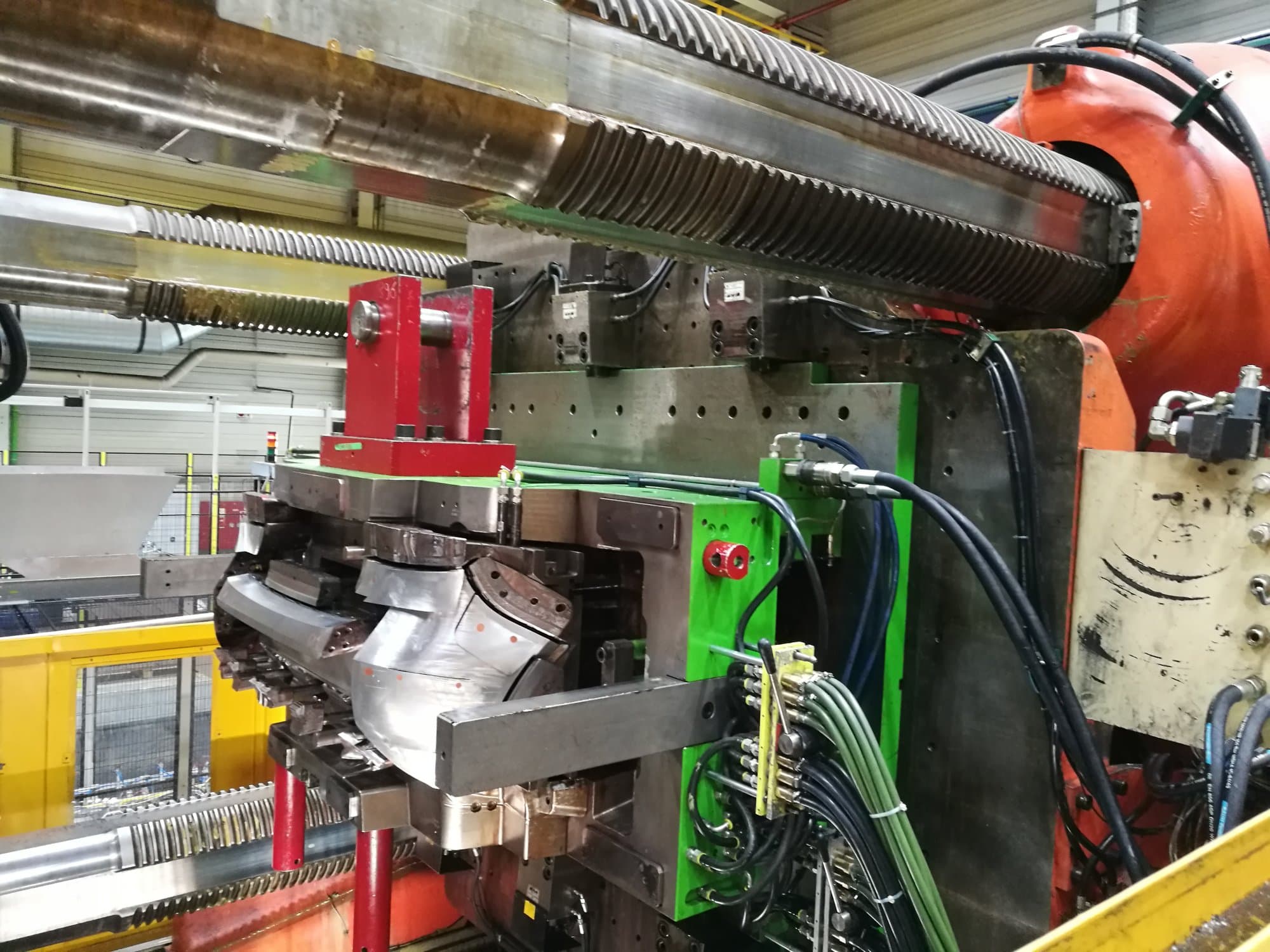 Vista izquierda de la máquina Husky EL 4000 RS 170/145