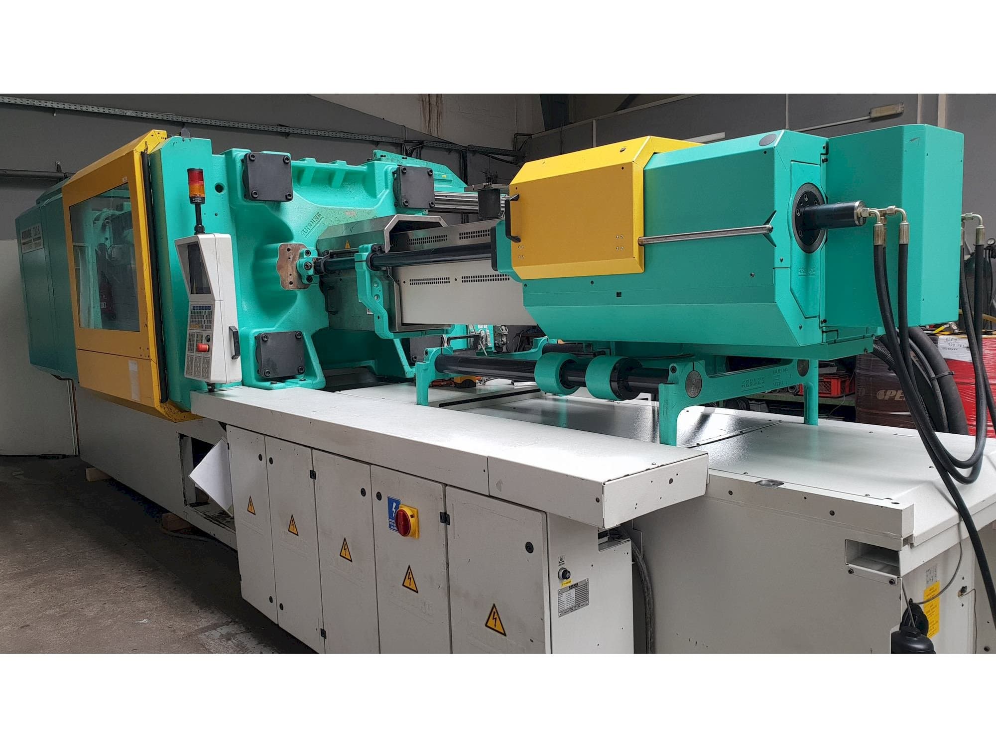 Vista frontal de la máquina Arburg Multilift H 720 - 3200 - 1300