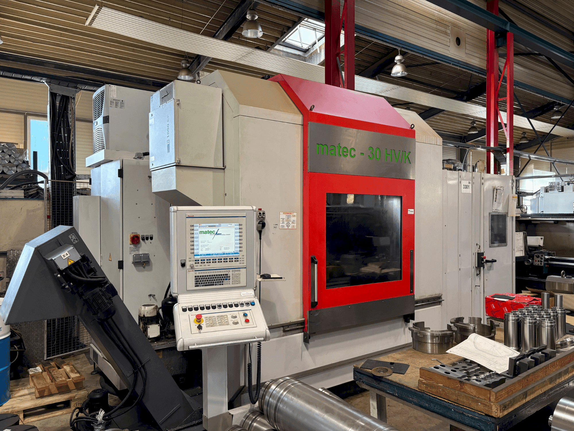 Vista frontal de la máquina Matec MATEC 30 HV/K