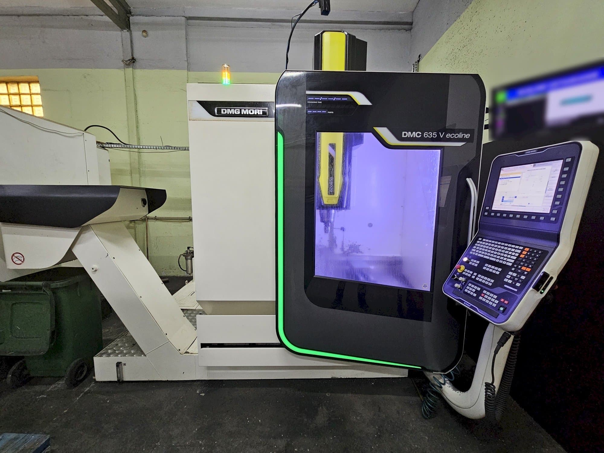 Vista frontal de la máquina DMG MORI DMC 635V ecoline