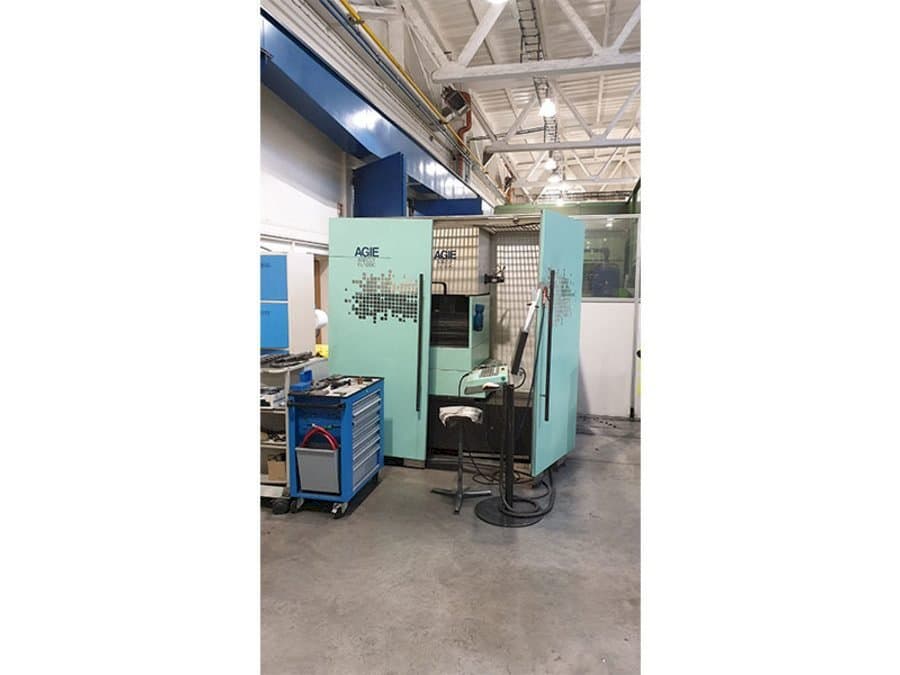 Vista frontal de la máquina AGIE Agiecut Classic 3