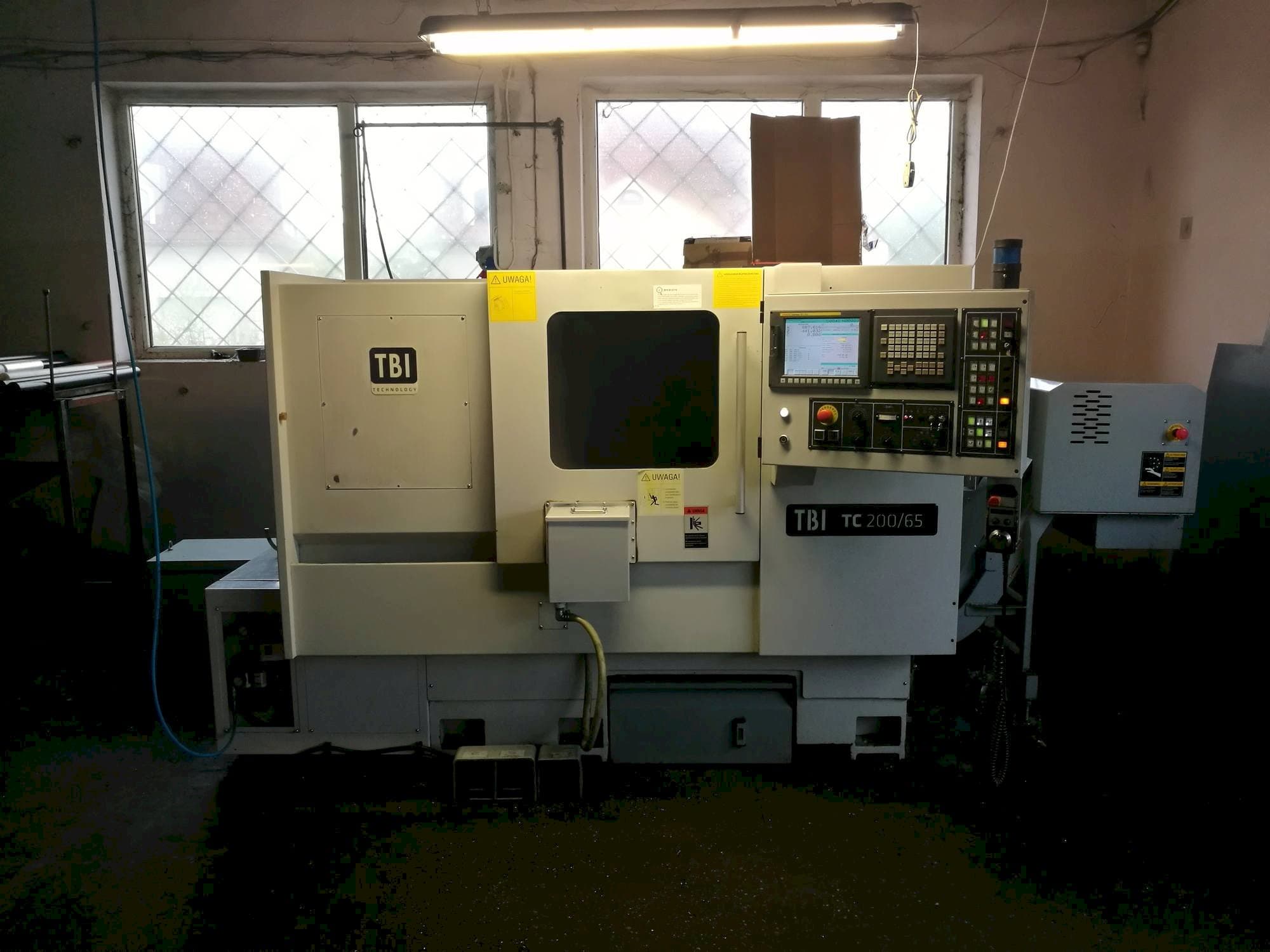 Vista frontal de la máquina TBI TC 200-65MC