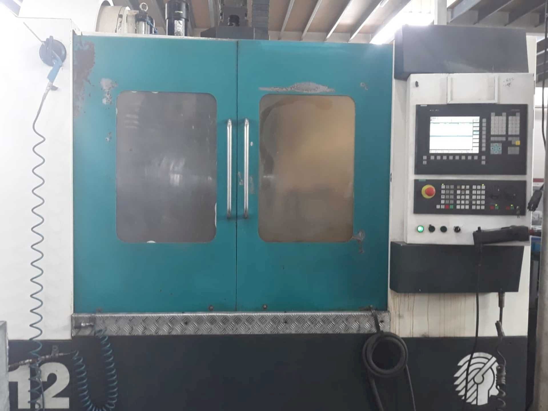 Vista frontal de la máquina Huron VX12