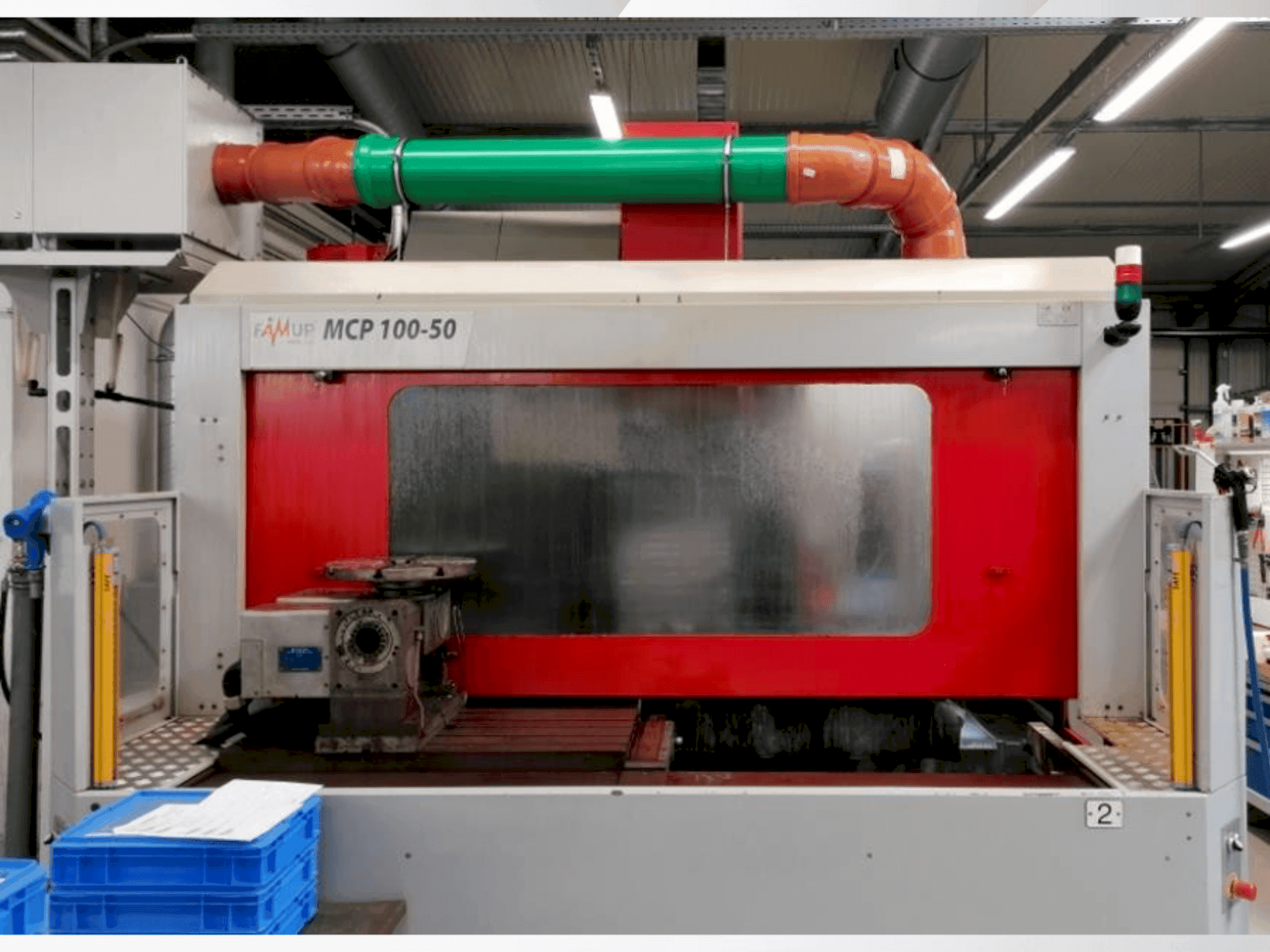 Vista frontal de la máquina EMCO FamUp MCP 100-50