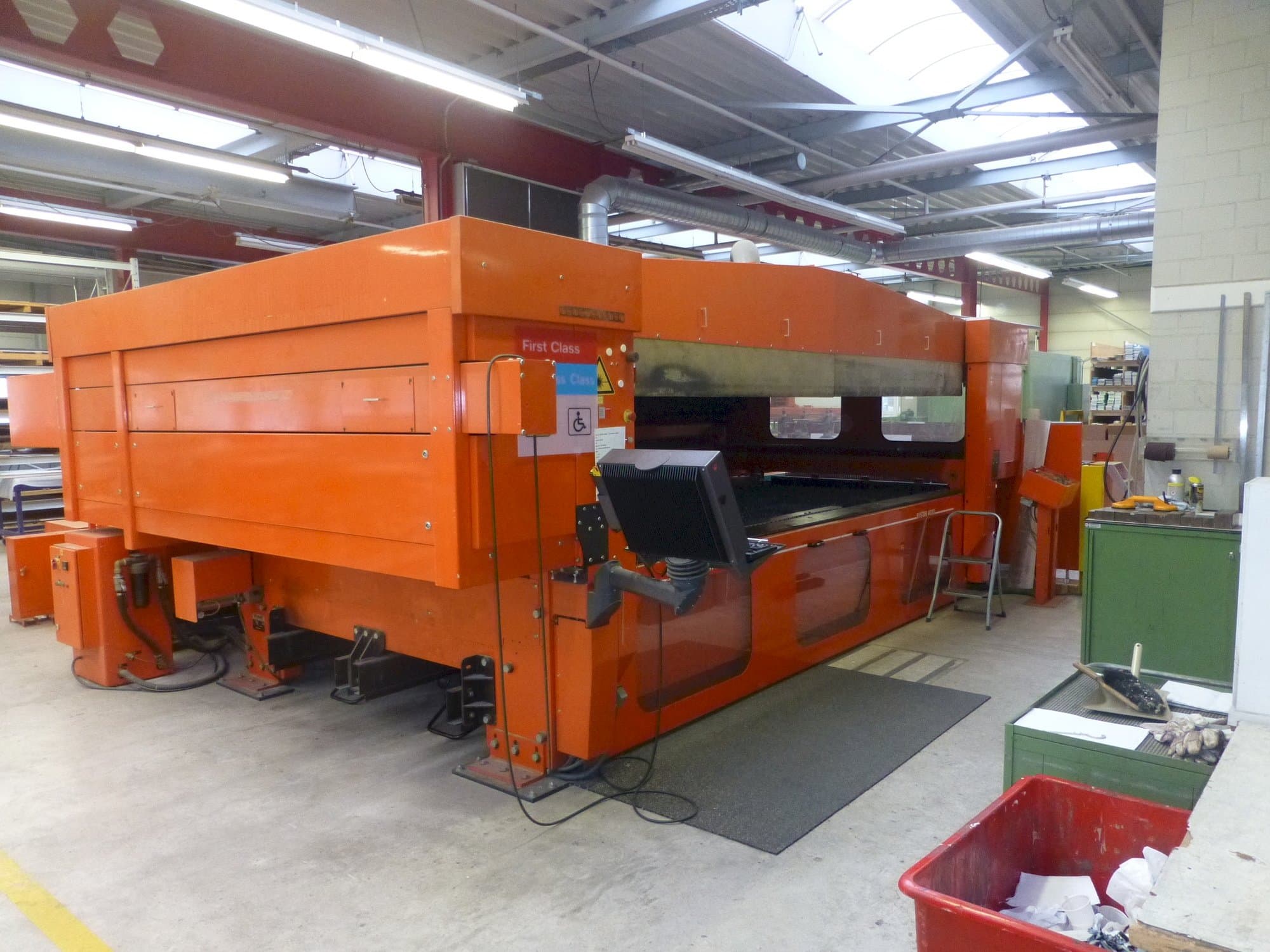 Vista frontal de la máquina Bystronic BYSTAR 4020