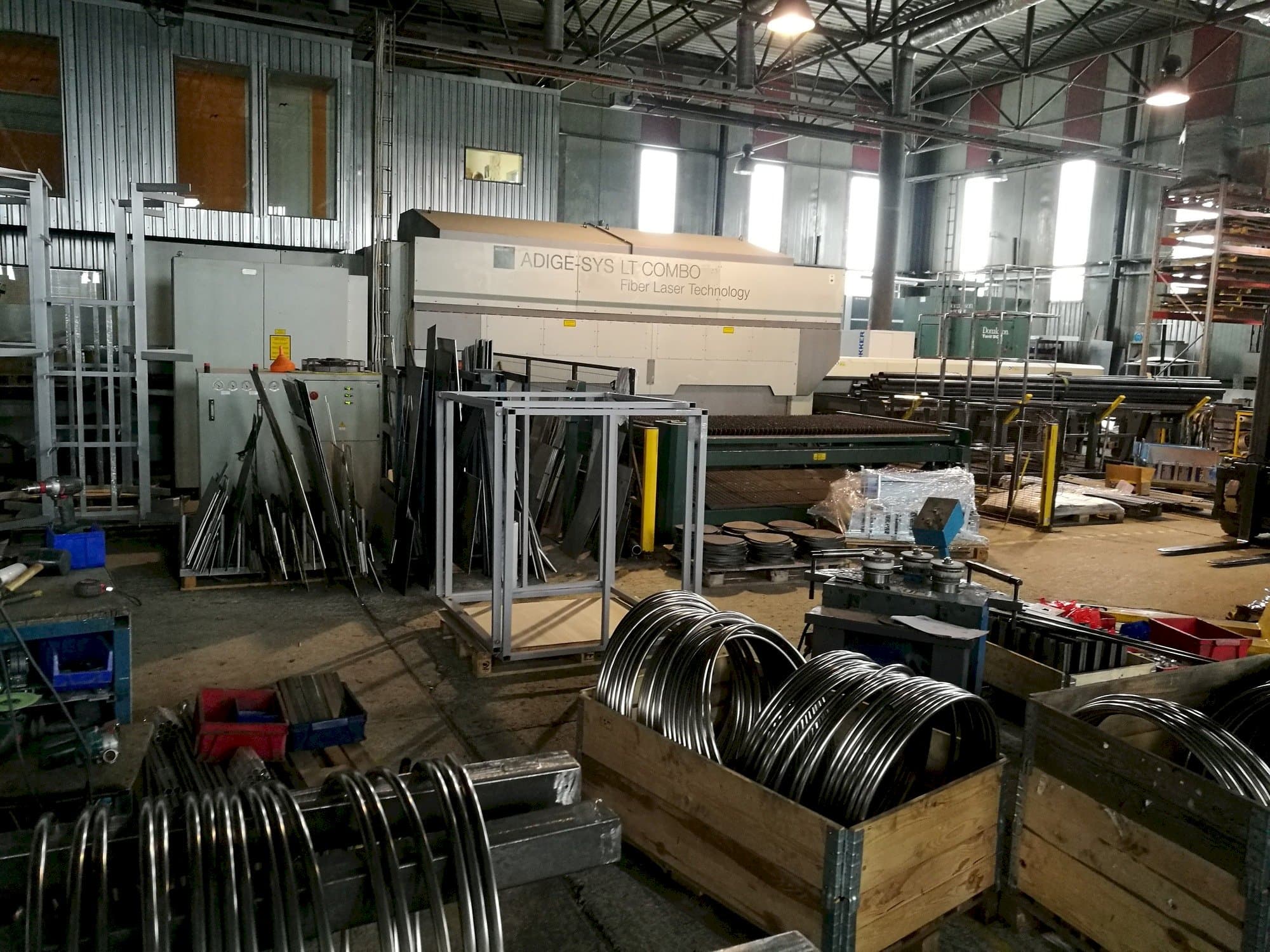 Vista frontal de la máquina BLM ADIGE-SYS LT