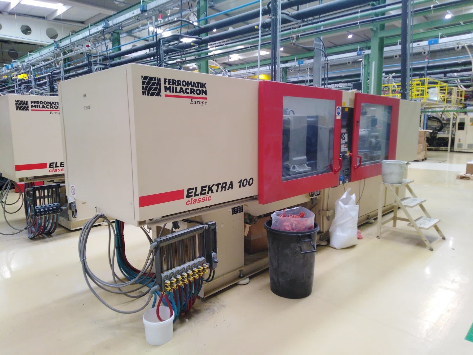 Vista frontal de la máquina Ferromatik Electra 100