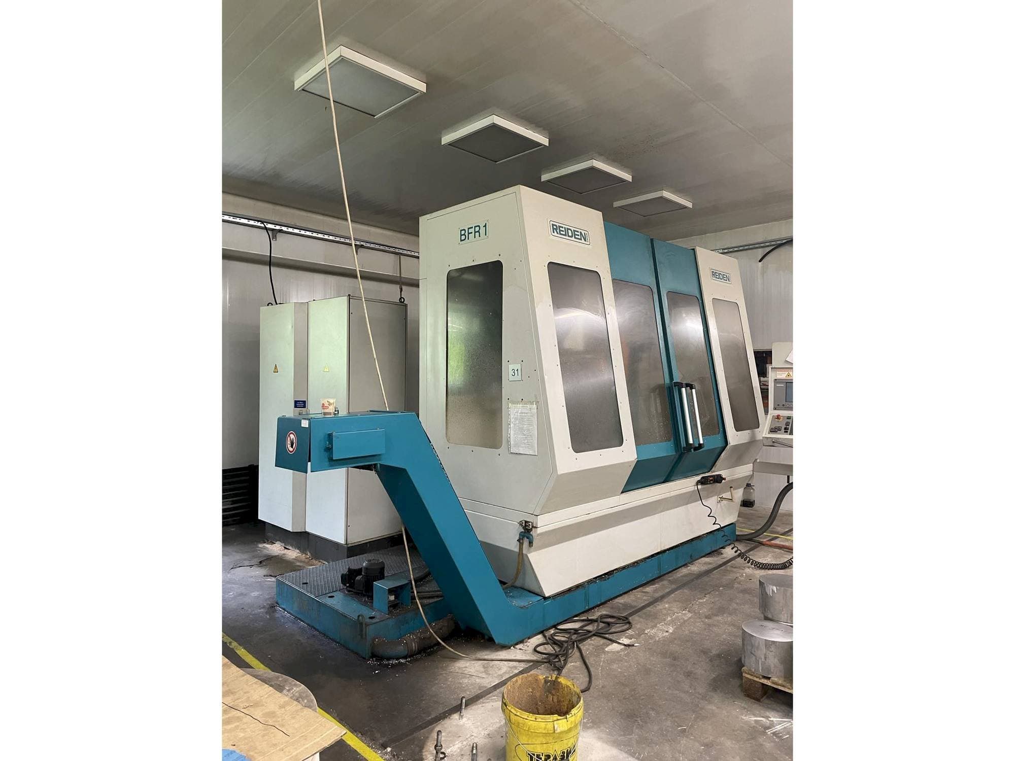 Vista frontal de la máquina Reiden BFR 1