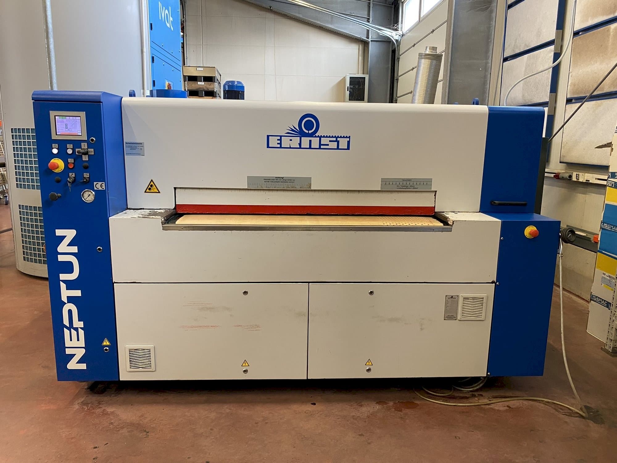 Vista frontal de la máquina ERNST NEPTUN EB