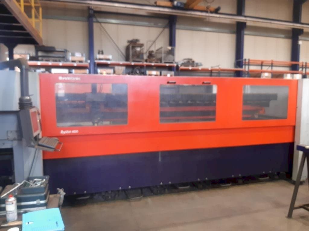 Vista frontal de la máquina Bystronic Bystar 4020