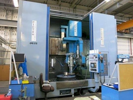 Vista frontal de la máquina PIETRO CARNAGHI  ATF 8 SH