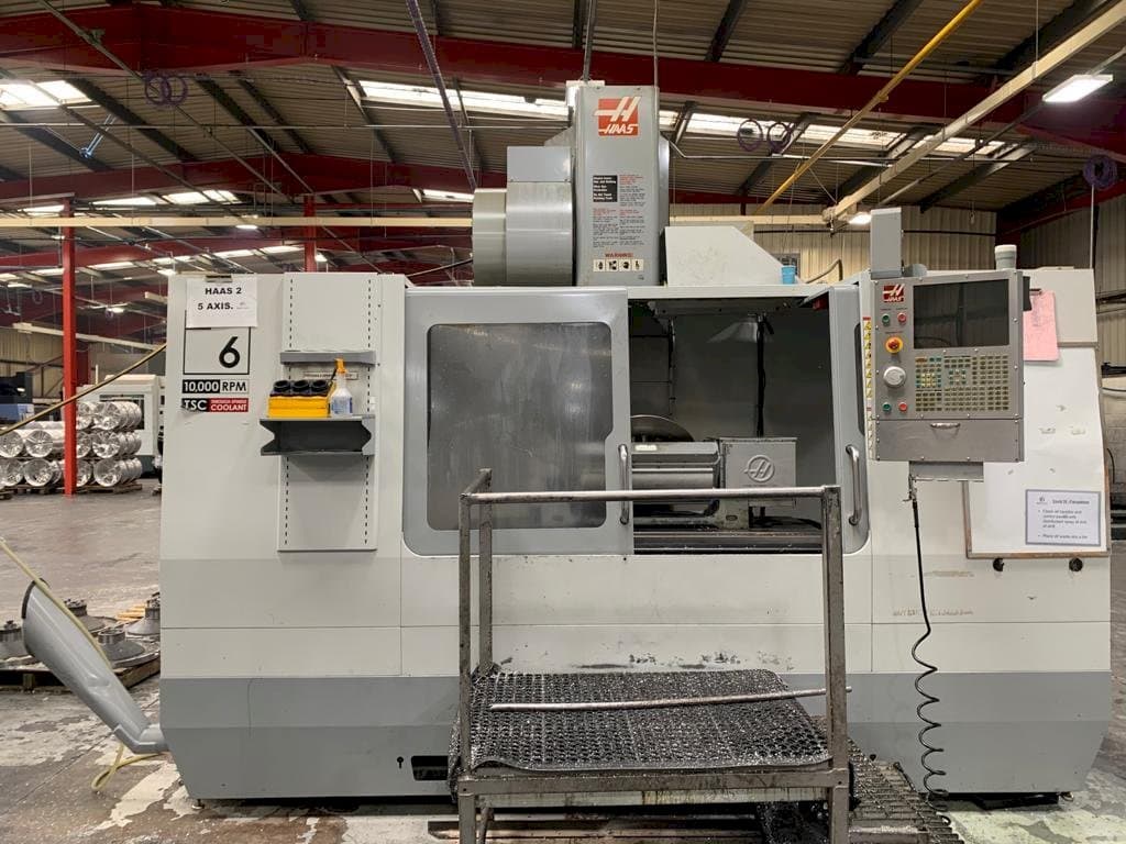 Vista frontal de la máquina HAAS VF-6/40