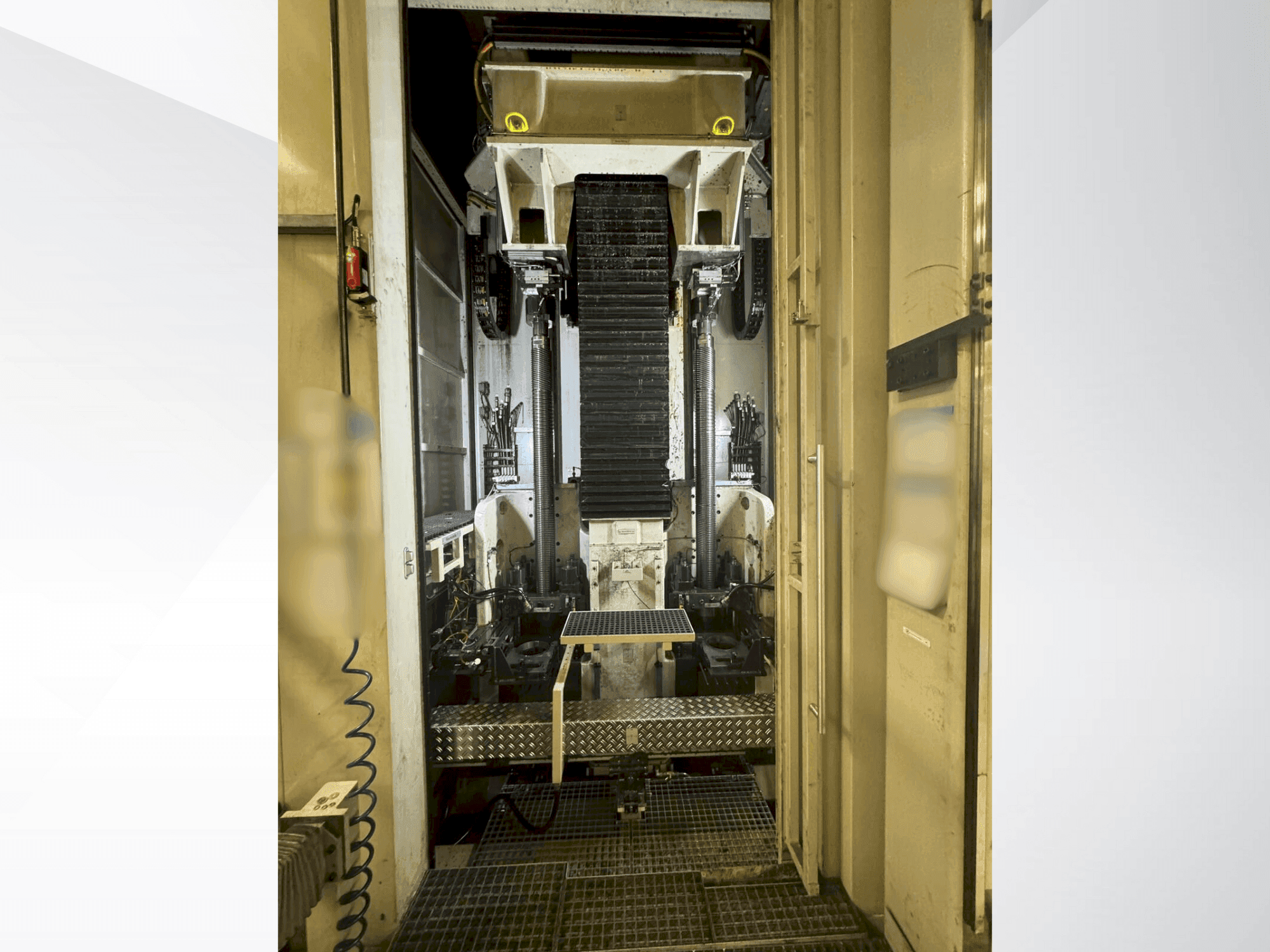 Vista frontal de la máquina FORST RISH 60x2125x630