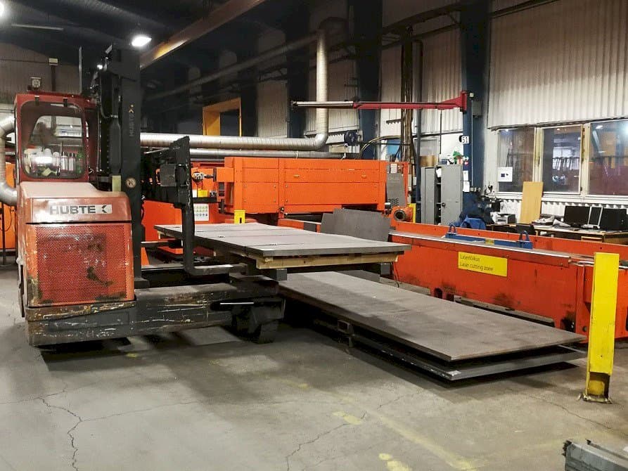 Vista frontal de la máquina Bystronic ByStar 3015