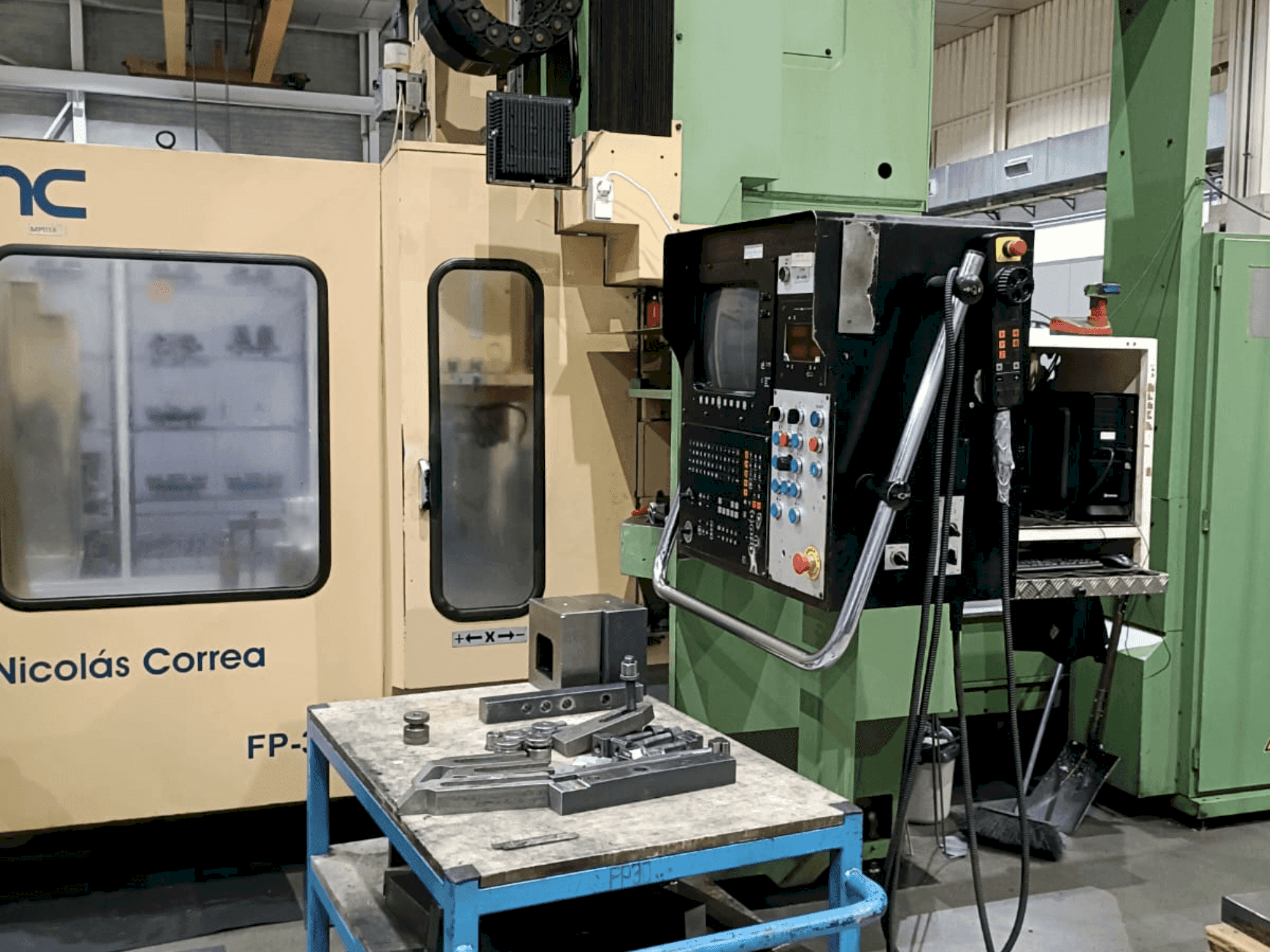 Vista frontal de la máquina Correa FP30