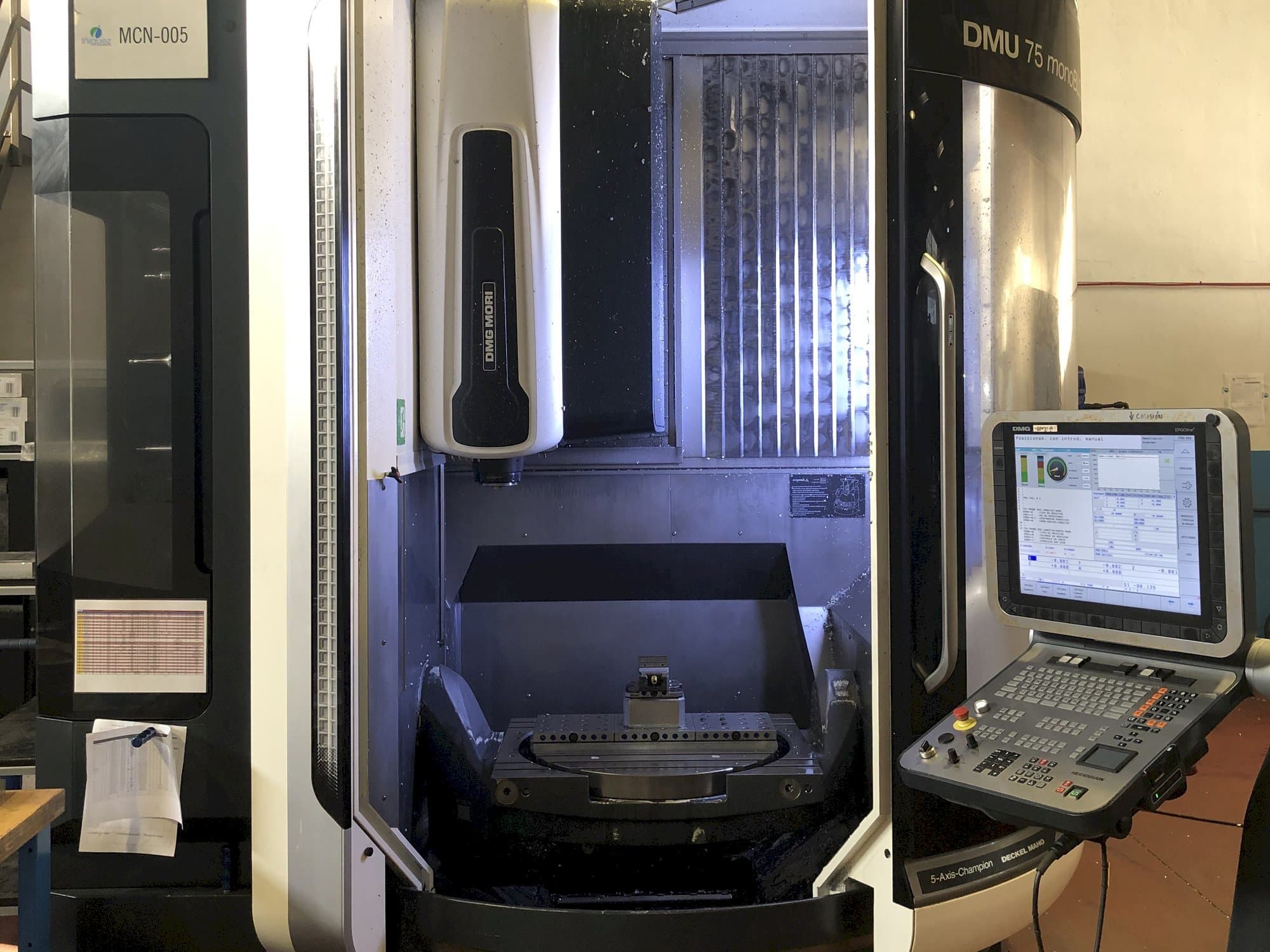 Vista frontal de la máquina DMG MORI DMU 75 Monoblock