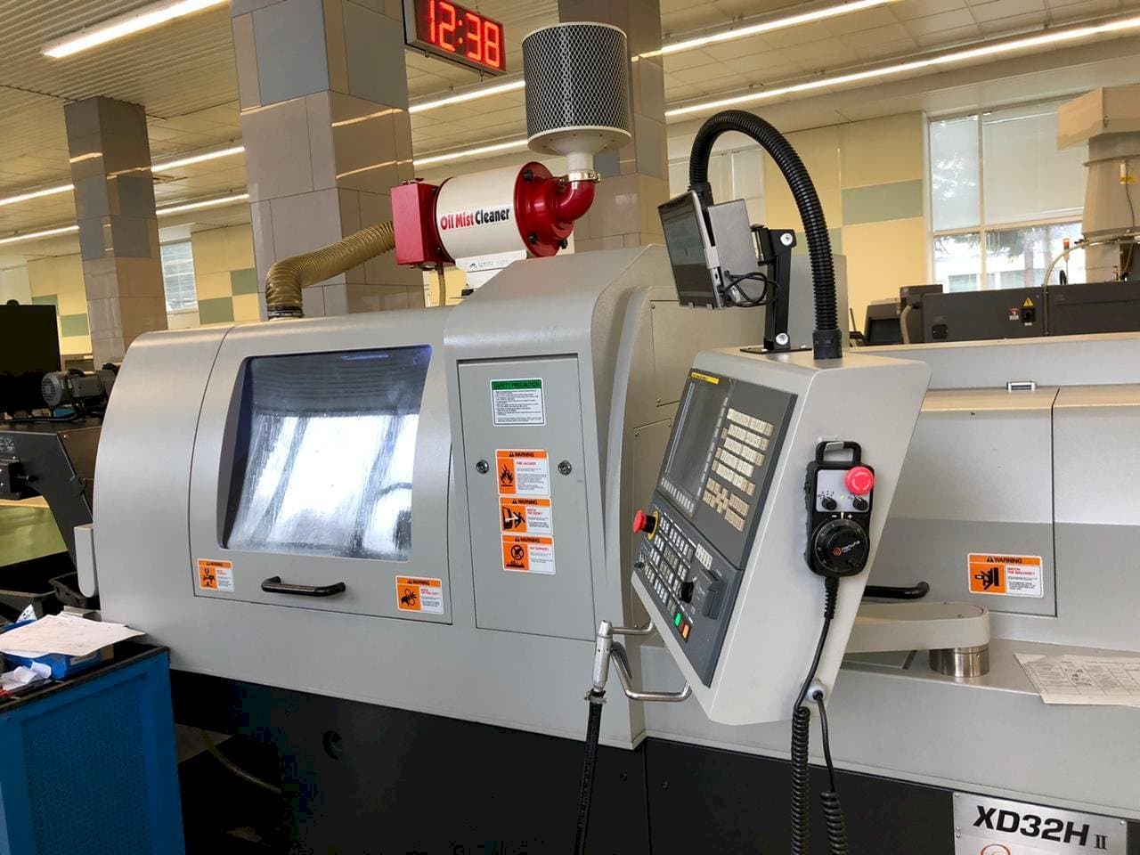 Vista frontal de la máquina Hanwha XD32H II