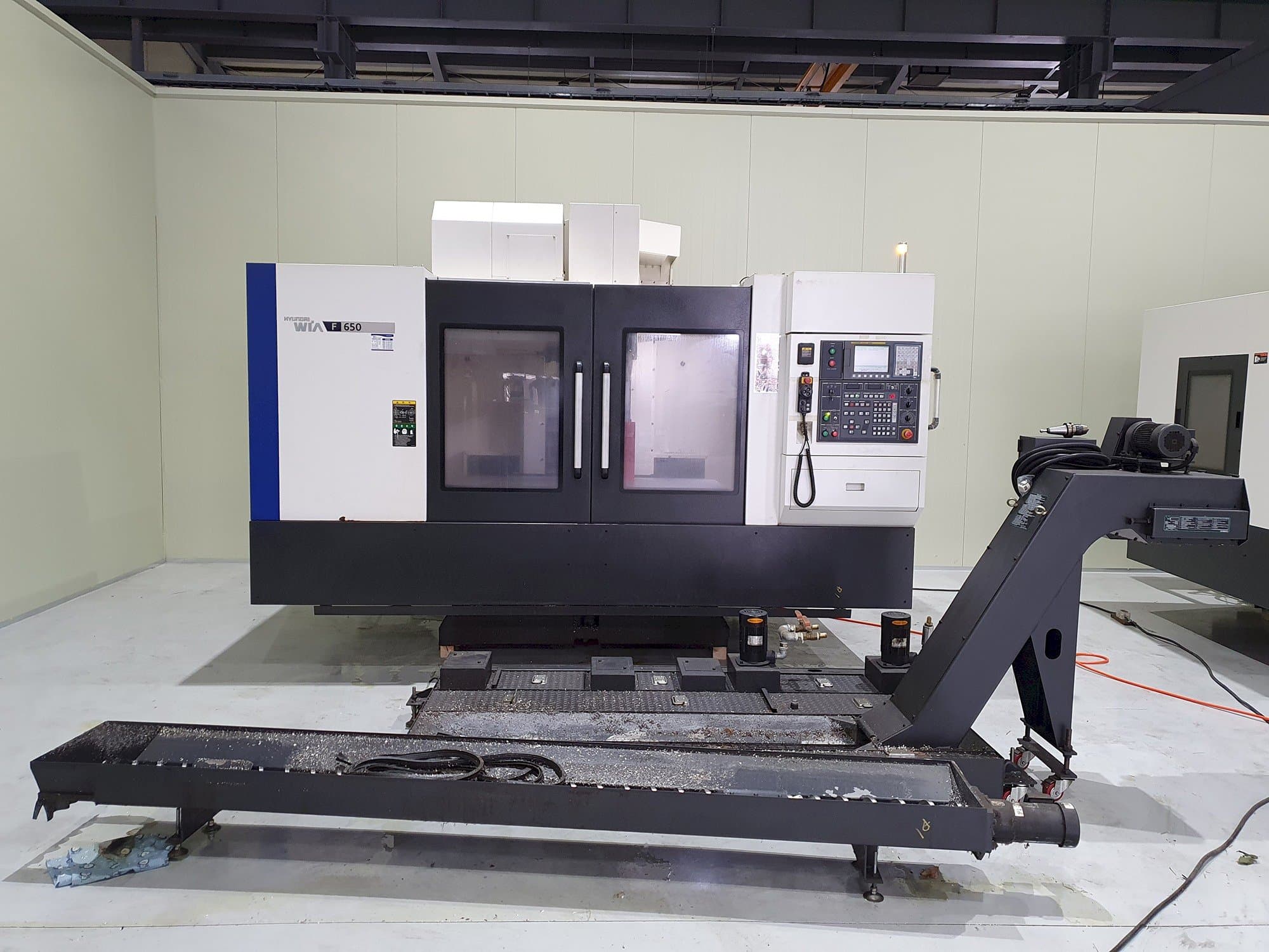 Vista frontal de la máquina Hyundai Wia F650