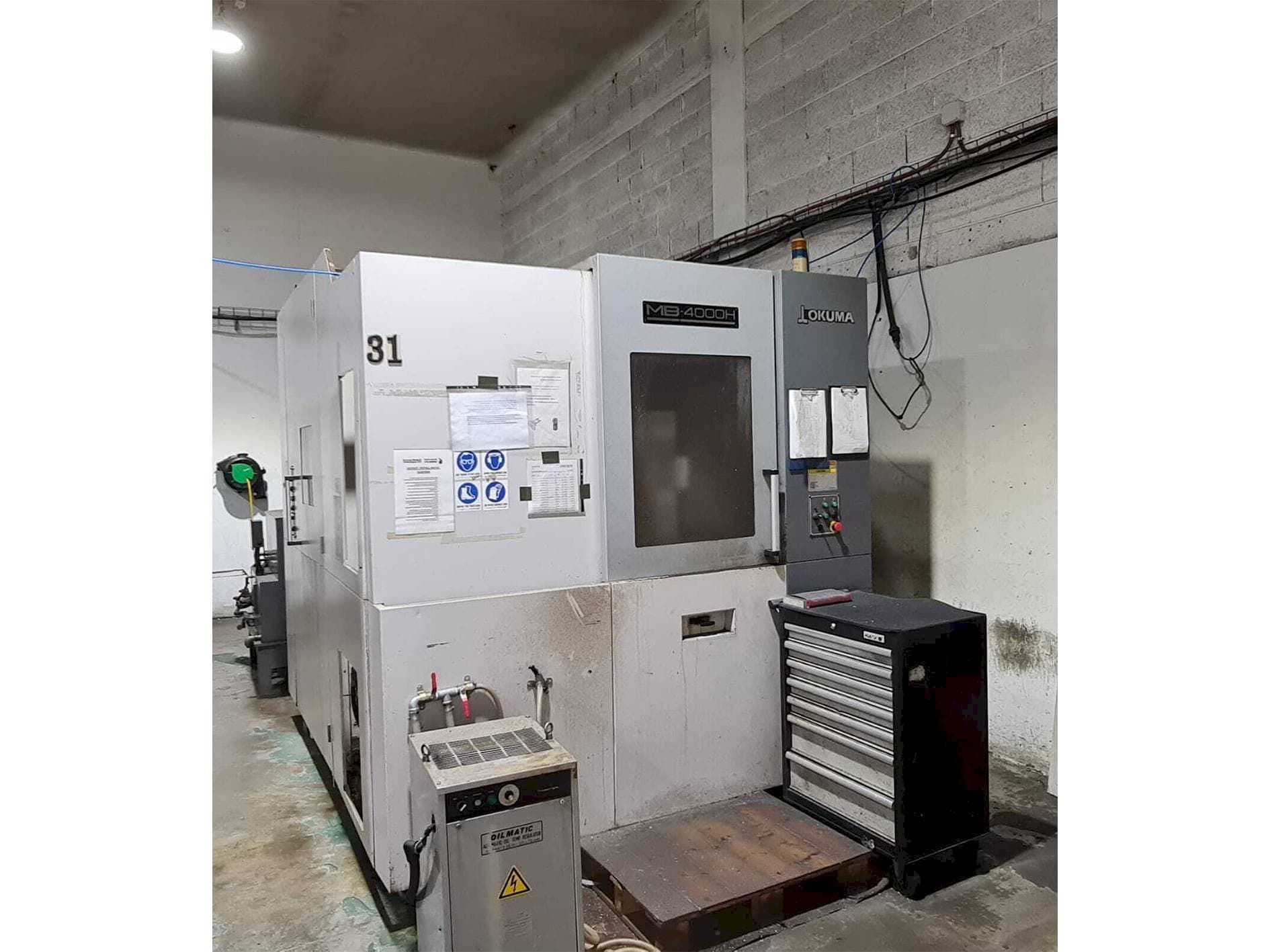 Vista frontal de la máquina Okuma MB-4000H