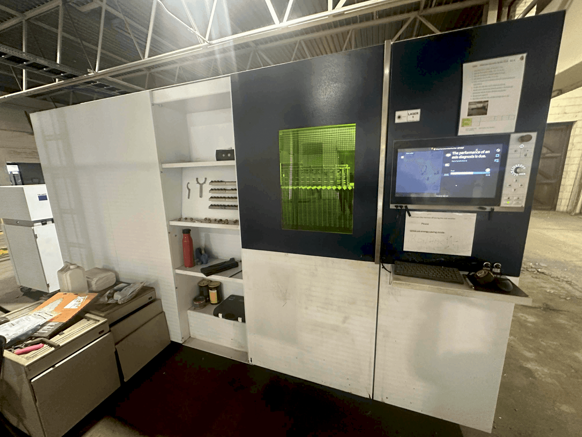 Vista frontal de la máquina TRUMPF Trulaser 1040 Fiber