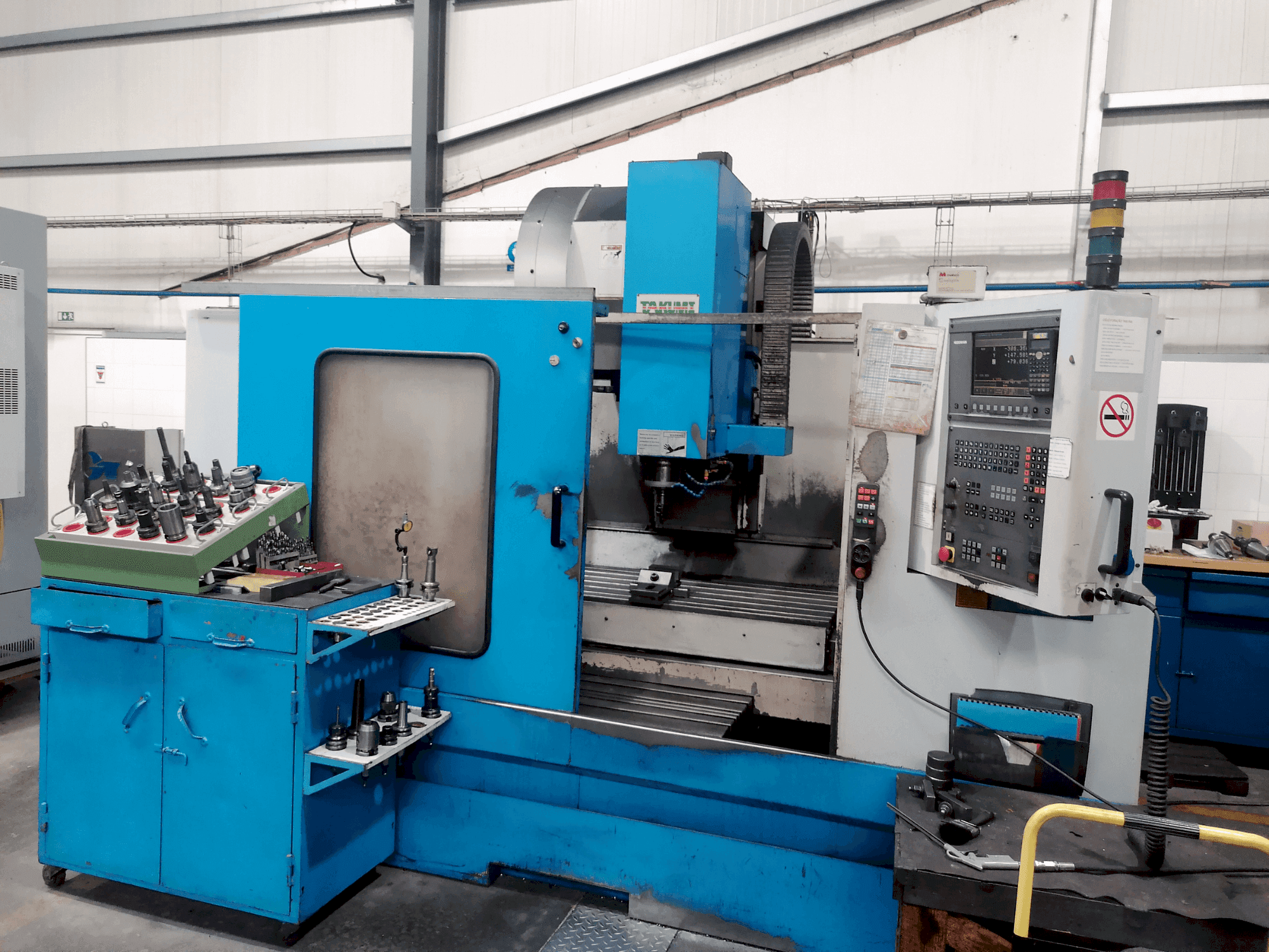 Vista frontal de la máquina Takumi V11