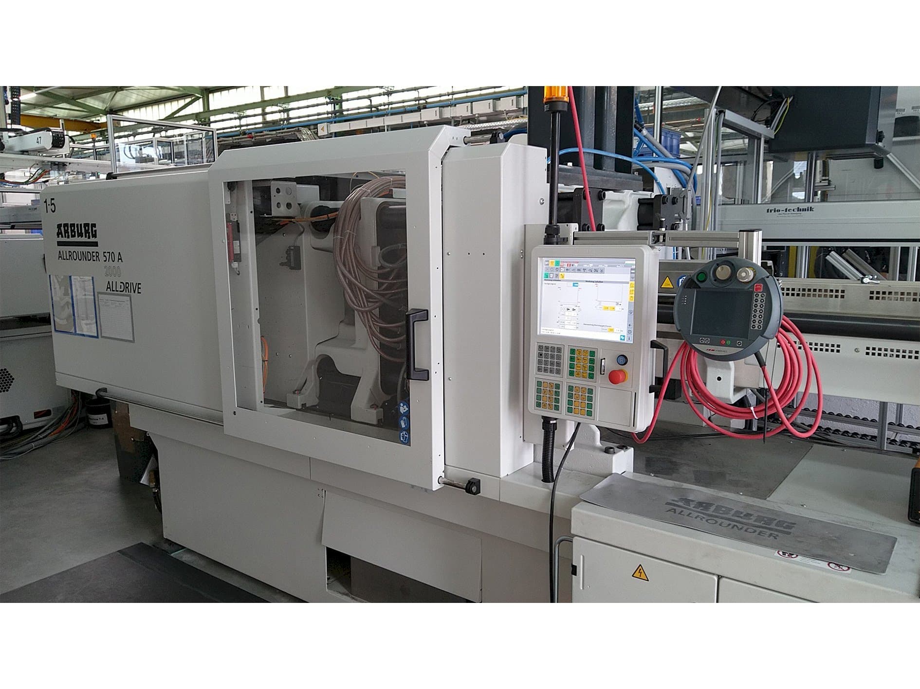 Vista frontal de la máquina Arburg Allrounder 570 A 2000-800 ALLDRIVE