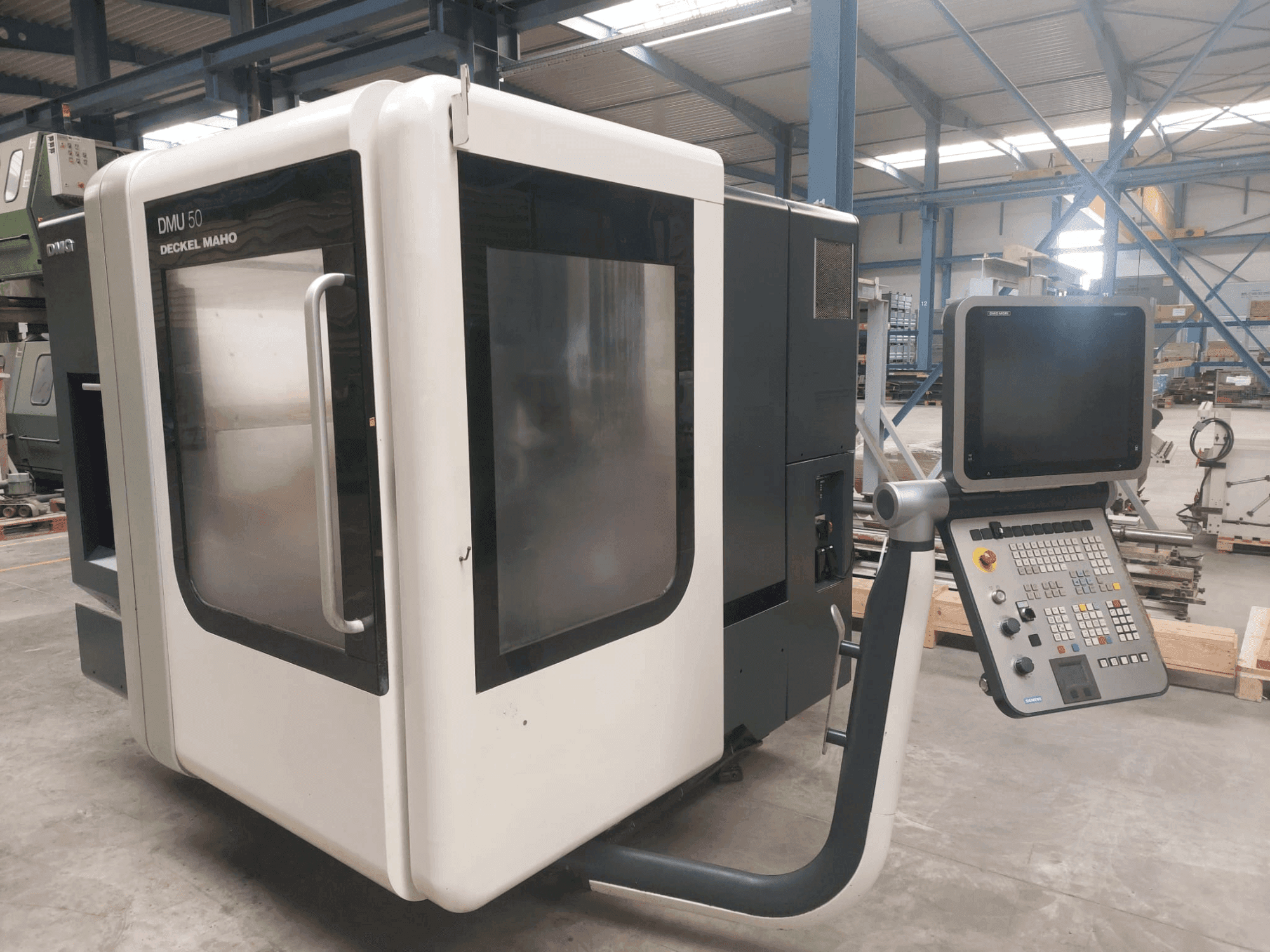 Vista frontal de la máquina DMG DECKEL MAHO DMU 50