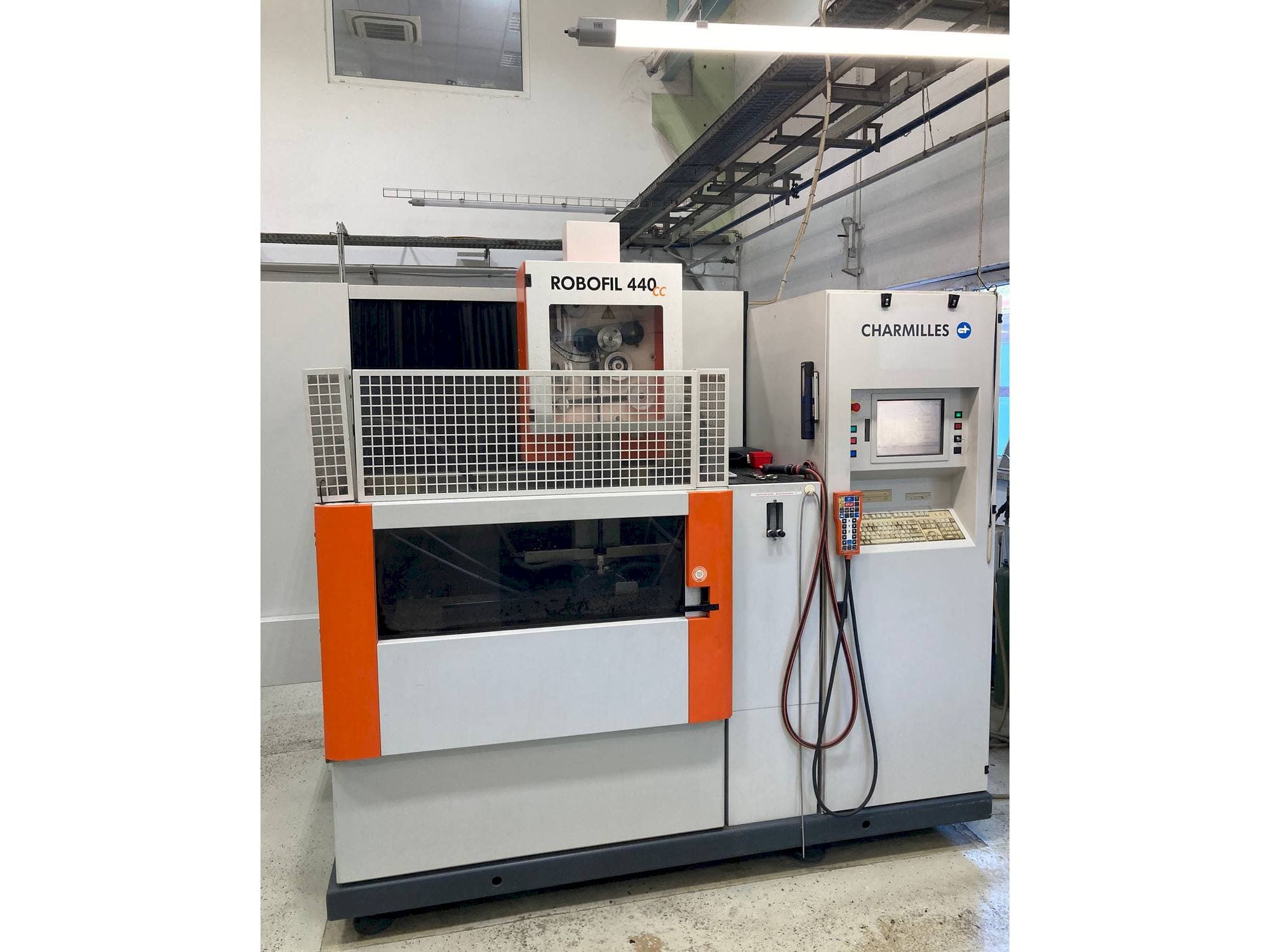 Vista frontal de la máquina CHARMILLES Robofil 440 CC