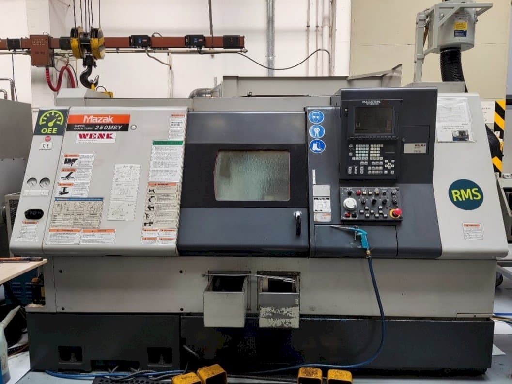 Vista frontal de la máquina Mazak SQT-250 MSY