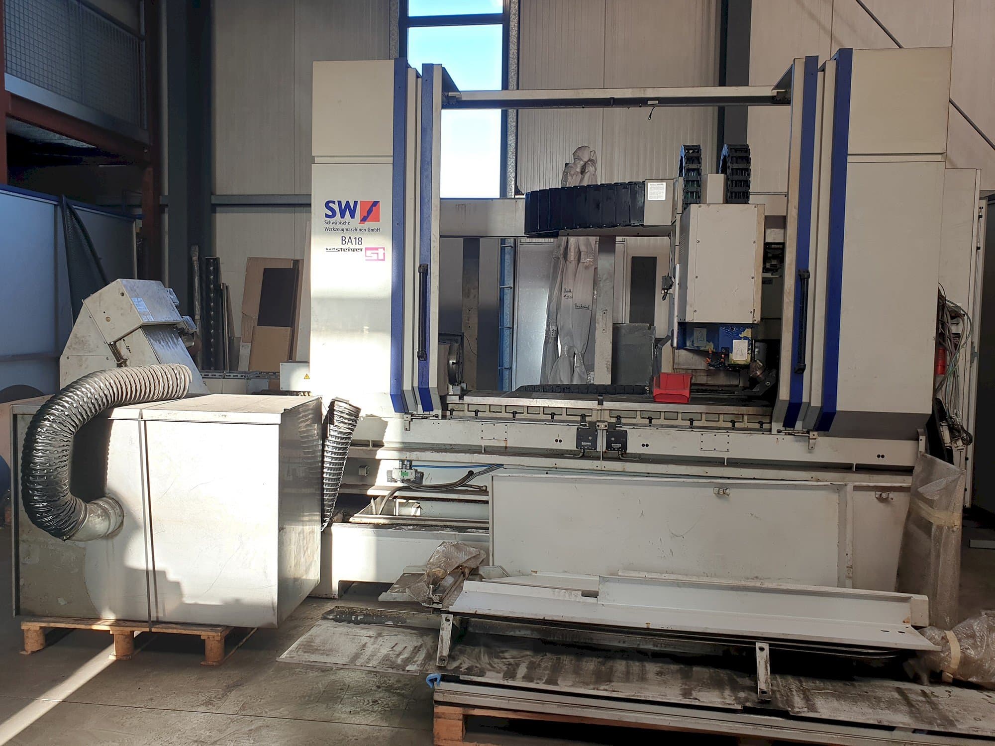 Vista frontal de la máquina Schwäbische Werkzeugmaschinen BA 18