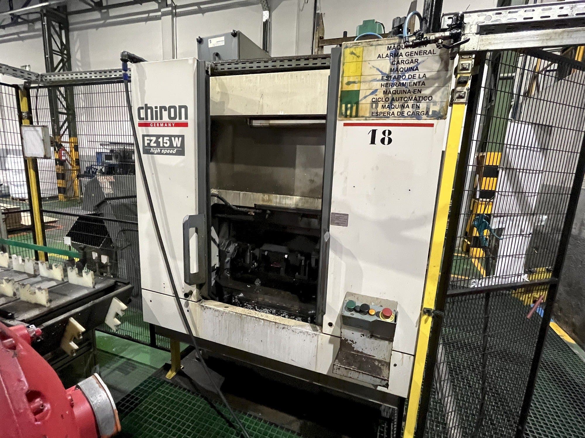 Vista frontal de la máquina CHIRON FZ15W