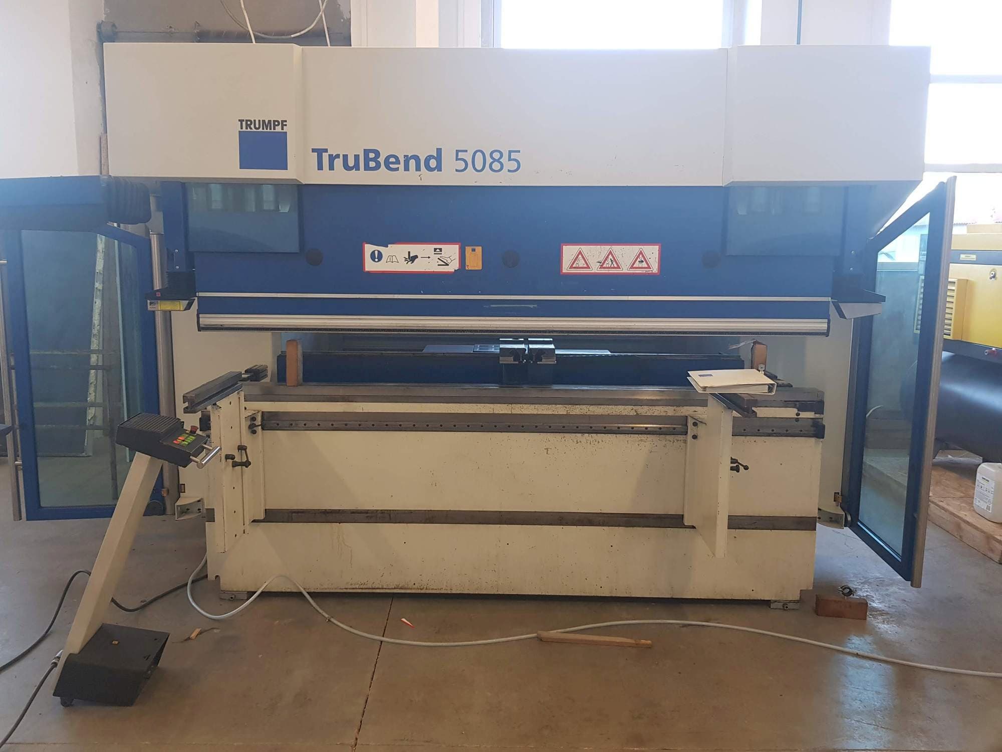 Vista frontal de la máquina Trumpf TruBend 5085