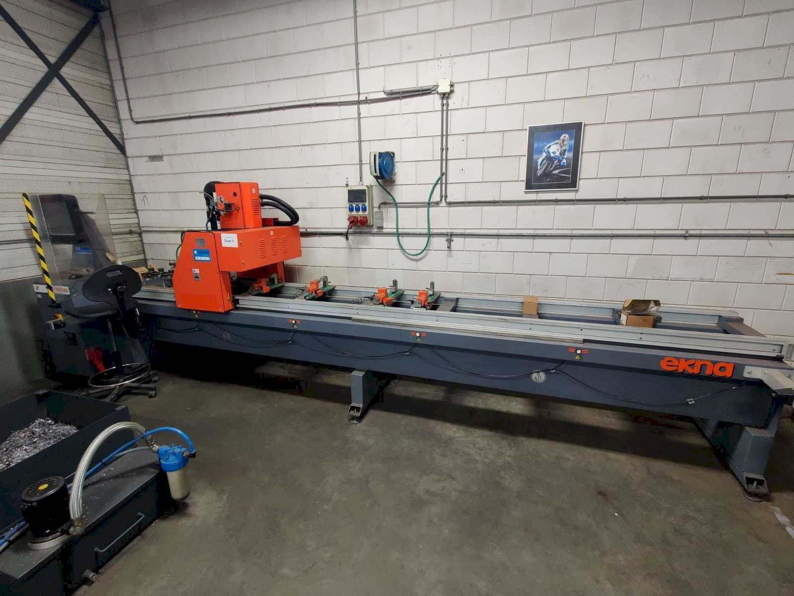 Vista frontal de la máquina Tekna TK426-1