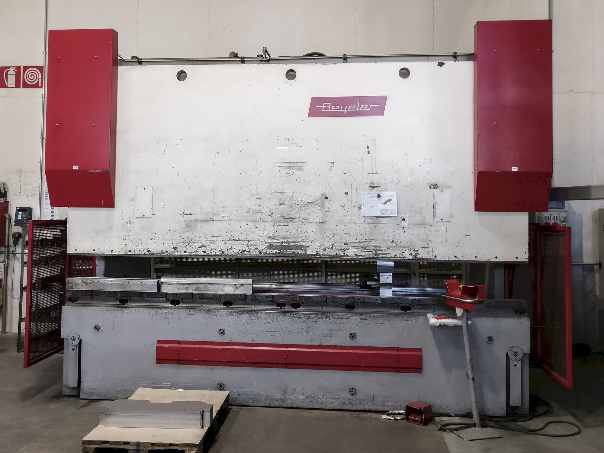 Vista frontal de la máquina BEYELER PR6