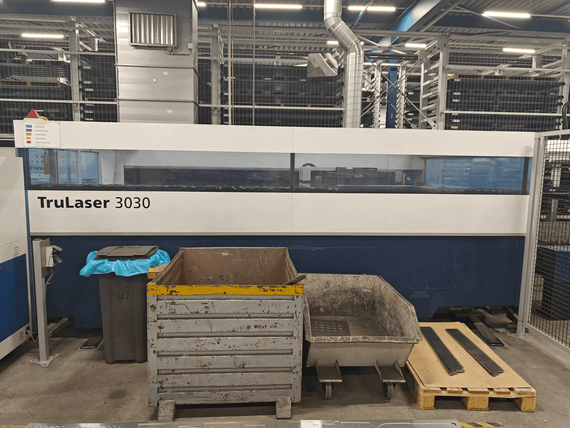 Vista frontal de la máquina TRUMPF TruLaser 3030 3,2kW CO2