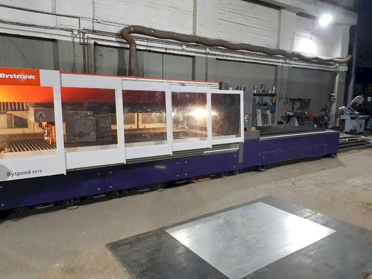 Vista frontal de la máquina Bystronic BySpeed 3015