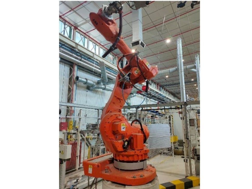 Vista lateral izquierda de la máquina ABB IRB 6600-175/2.55