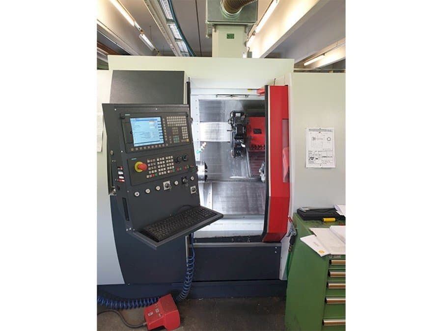 Vista frontal de la máquina EMCO Turn E 65