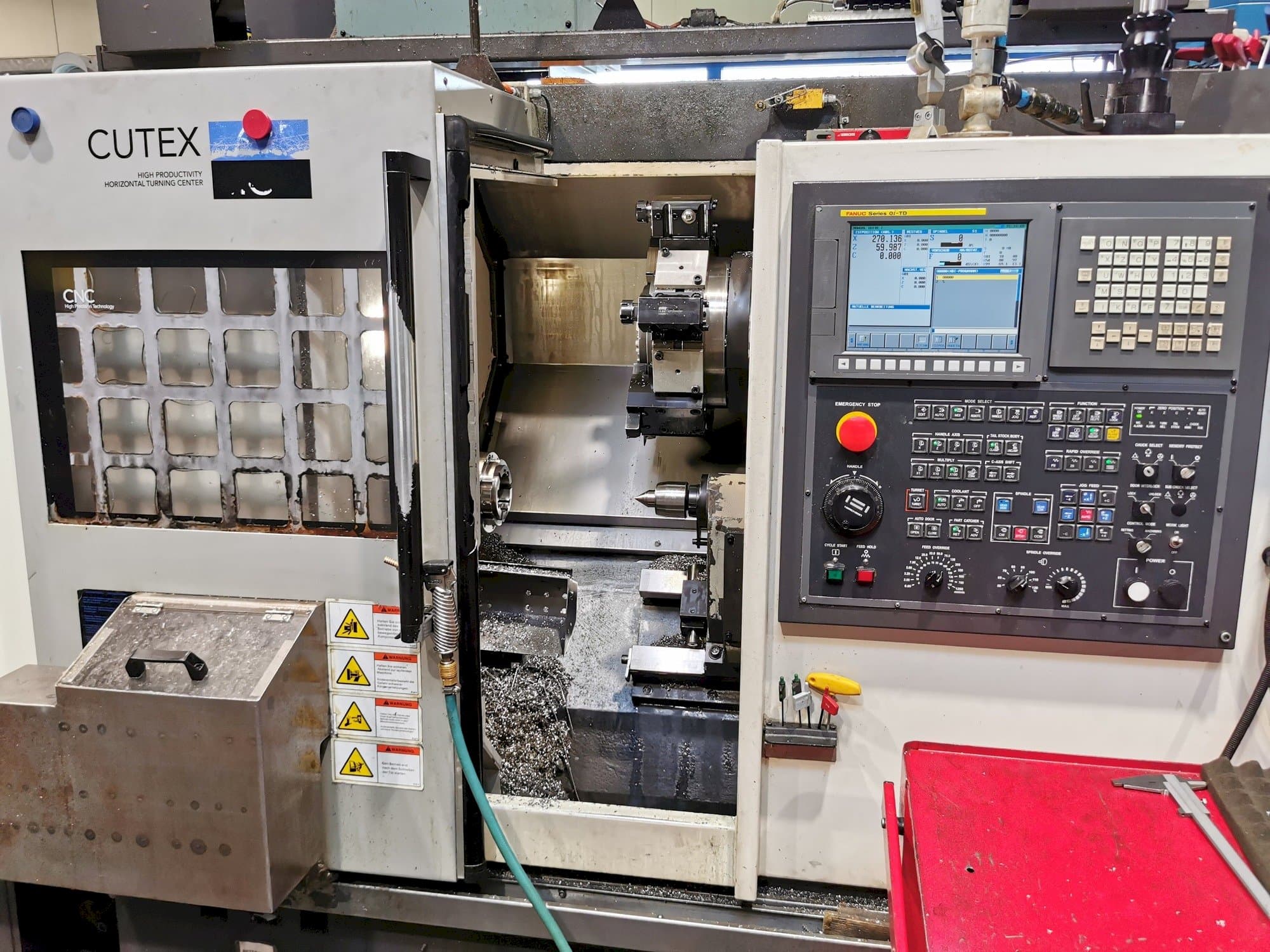 Vista frontal de la máquina HWACHEON CUTEX 160B MC