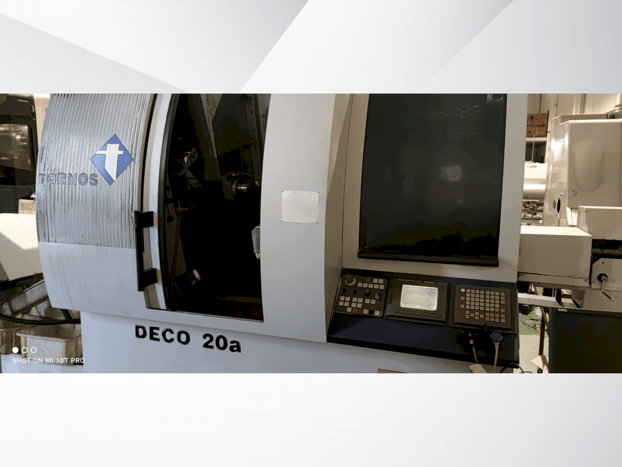 Vista frontal de la máquina Tornos-Bechler Deco 20a